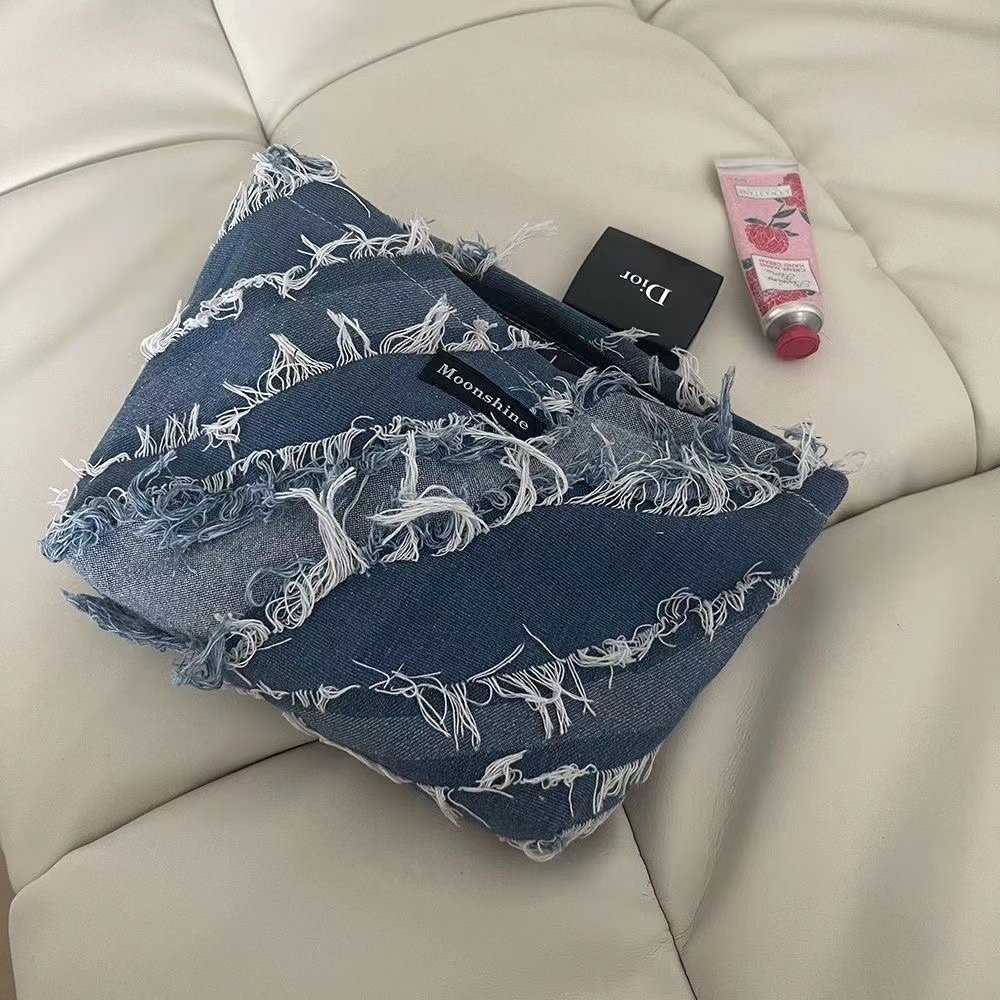 Small and high-end denim tassel makeup bag, large capacity storage bag, portable toiletry bag, lotion brush bag, organizing bag