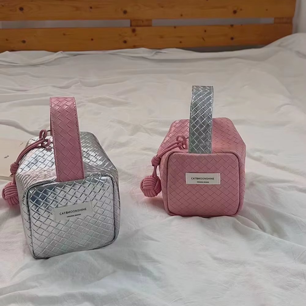 TLB-8R121 Silver powder color blocked woven pattern 2024 new model handheld and portable makeup storage Bag organizing bag