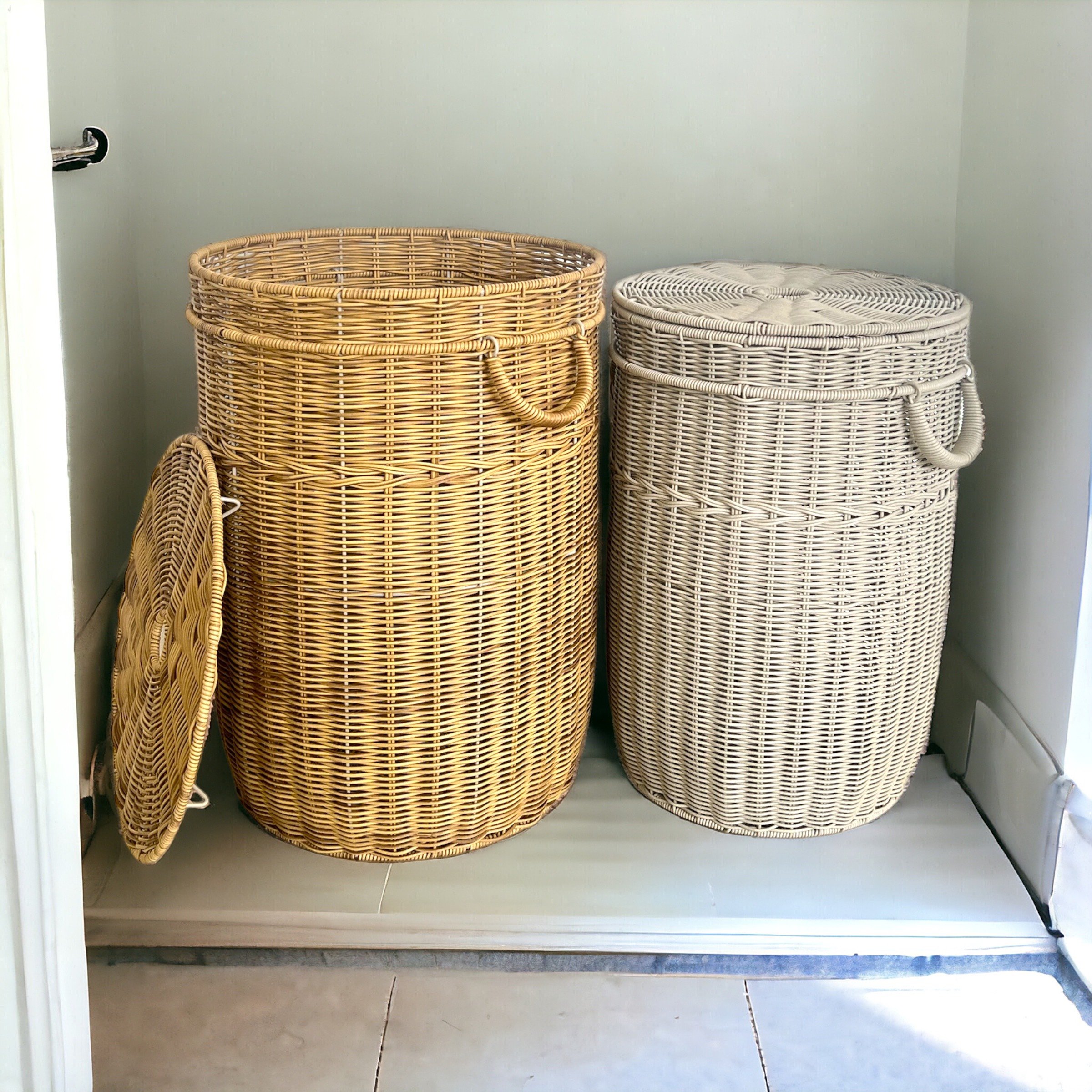 Set Collection Bathroom resin and A Elegant Large-sized Household Basket with Lid Featuring Sophisticated Color Viet Nam