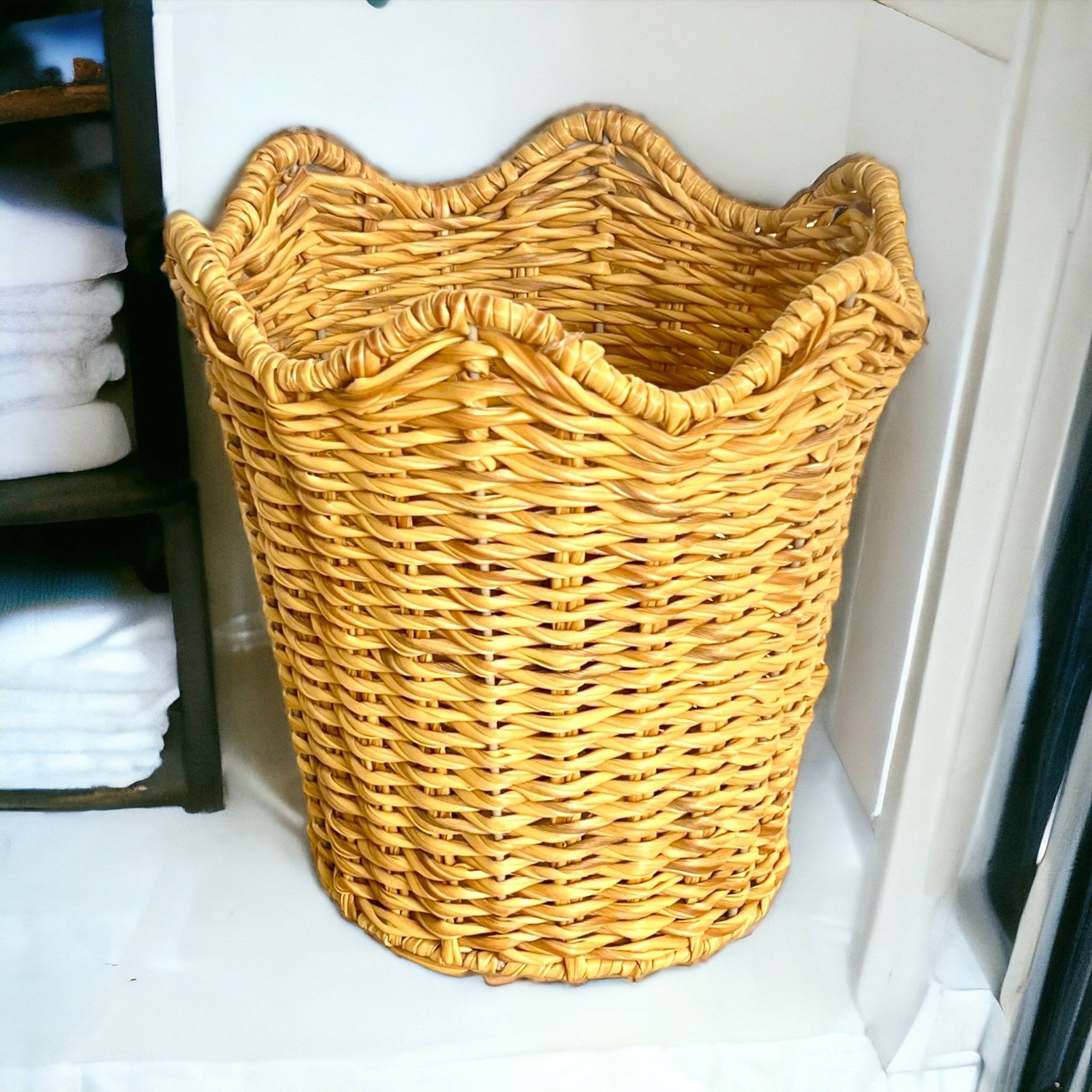 Set Collection Bathroom resin and A Elegant Large-sized Household Basket with Lid Featuring Sophisticated Color Viet Nam