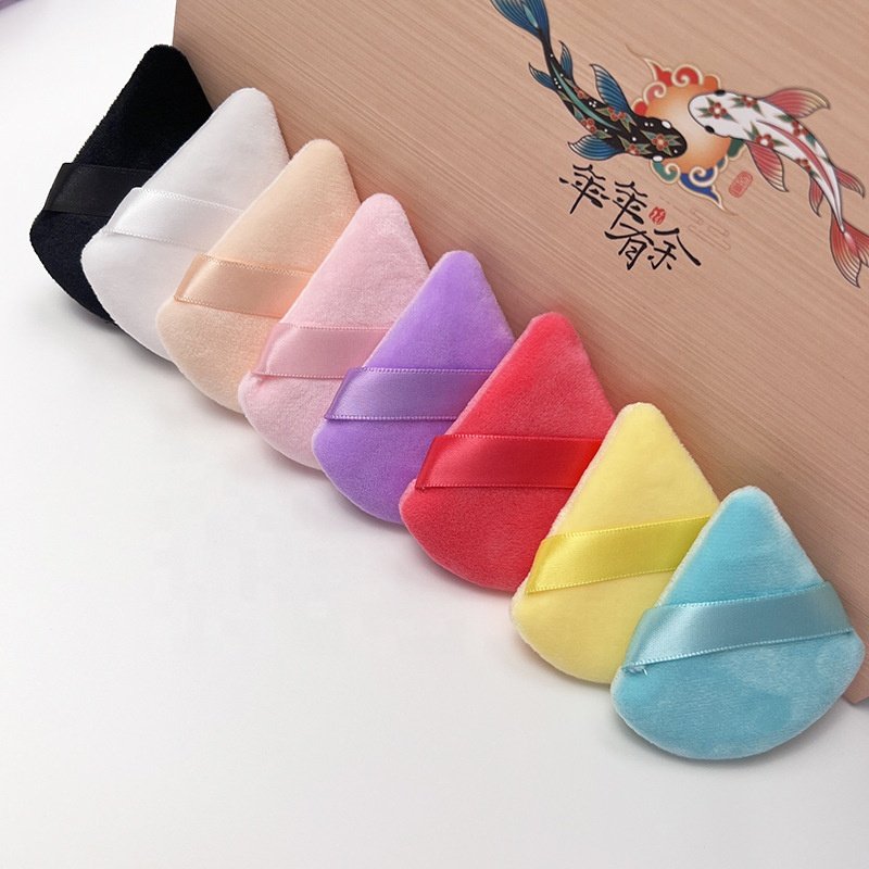 Wholesale Super Soft Velour Triangle Powder Puff Custom Logo Label Makeup Puffs Velvet Face Cosmetic Puff for Women