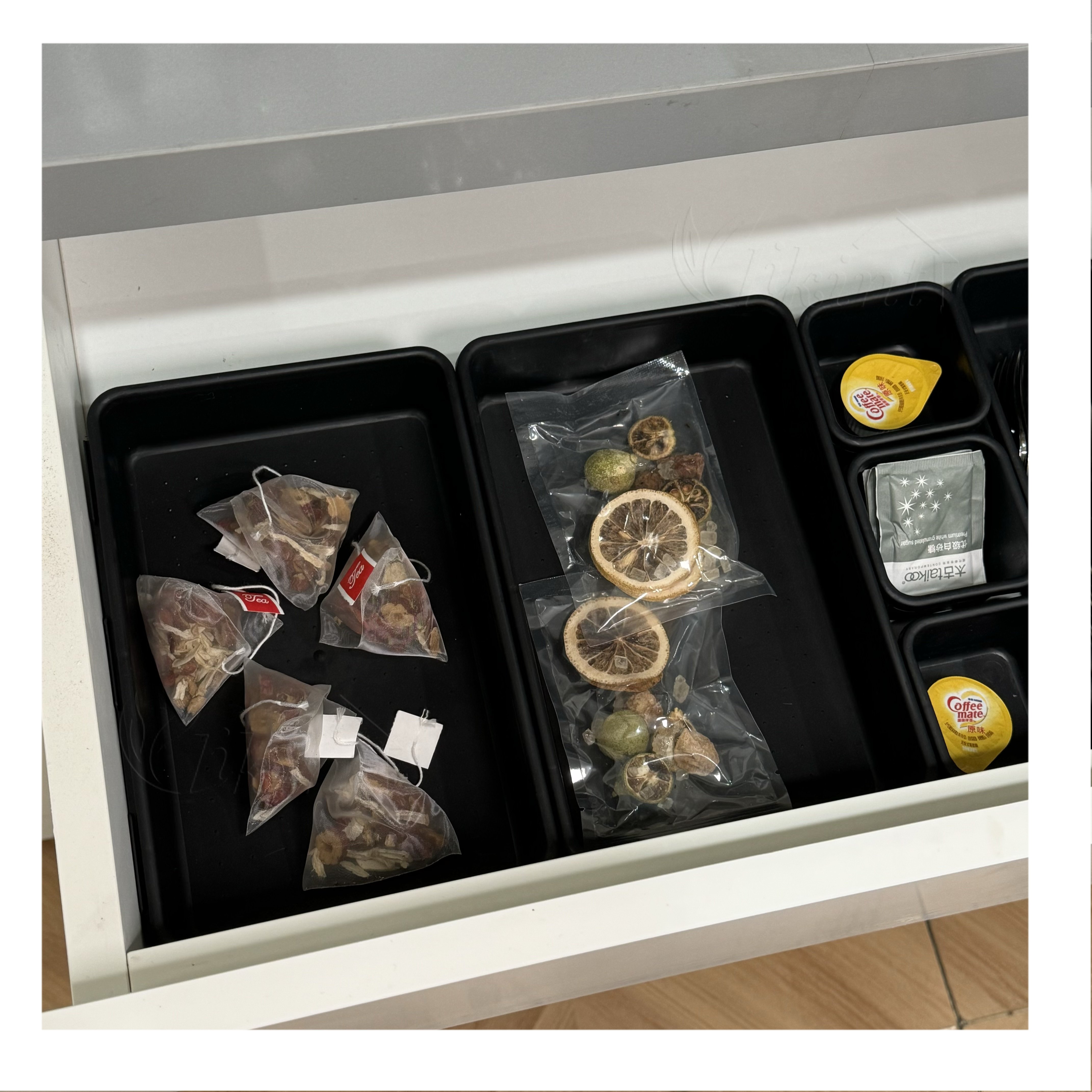 8 Pieces Plastic Desk Drawer Organizers for Kitchen and Makeup Drawer Organizer Tray