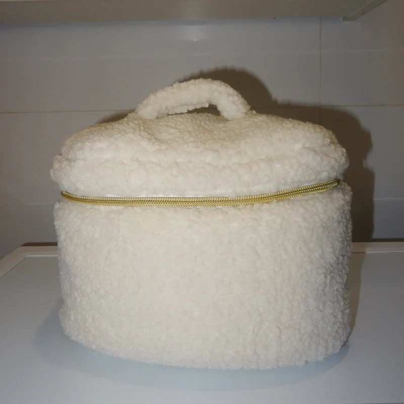Large Lamb wool Makeup Organizer Bag Cute Toiletry Travel Cosmetic Bag for Women Portable Round Makeup Zipper Bag