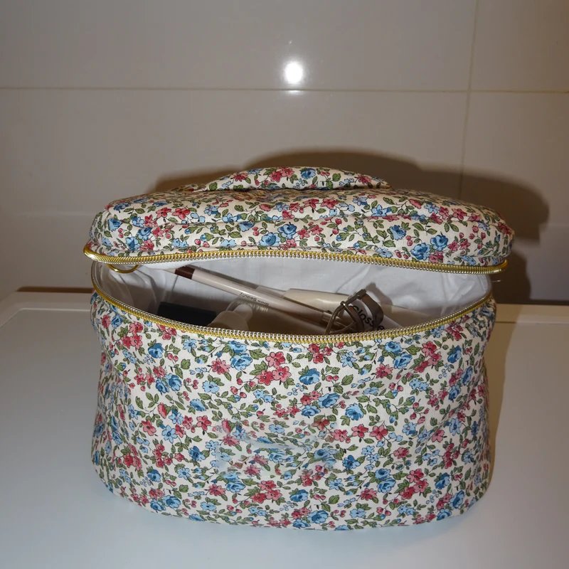 Large Lamb wool Makeup Organizer Bag Cute Toiletry Travel Cosmetic Bag for Women Portable Round Makeup Zipper Bag