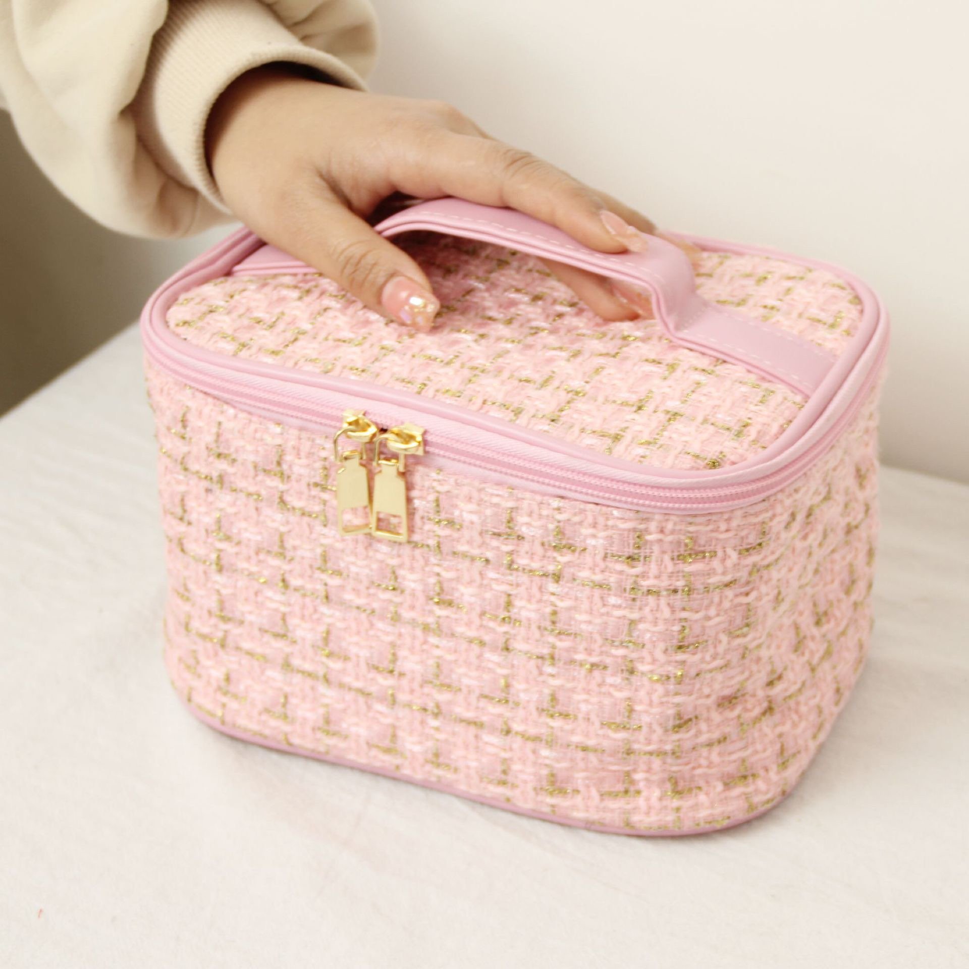 Wholesale Costume Tweed Makeup Bag Toiletries Travel Makeup Pouch Women Cosmetic Bag Large Portable Cosmetic Bag for Traveling
