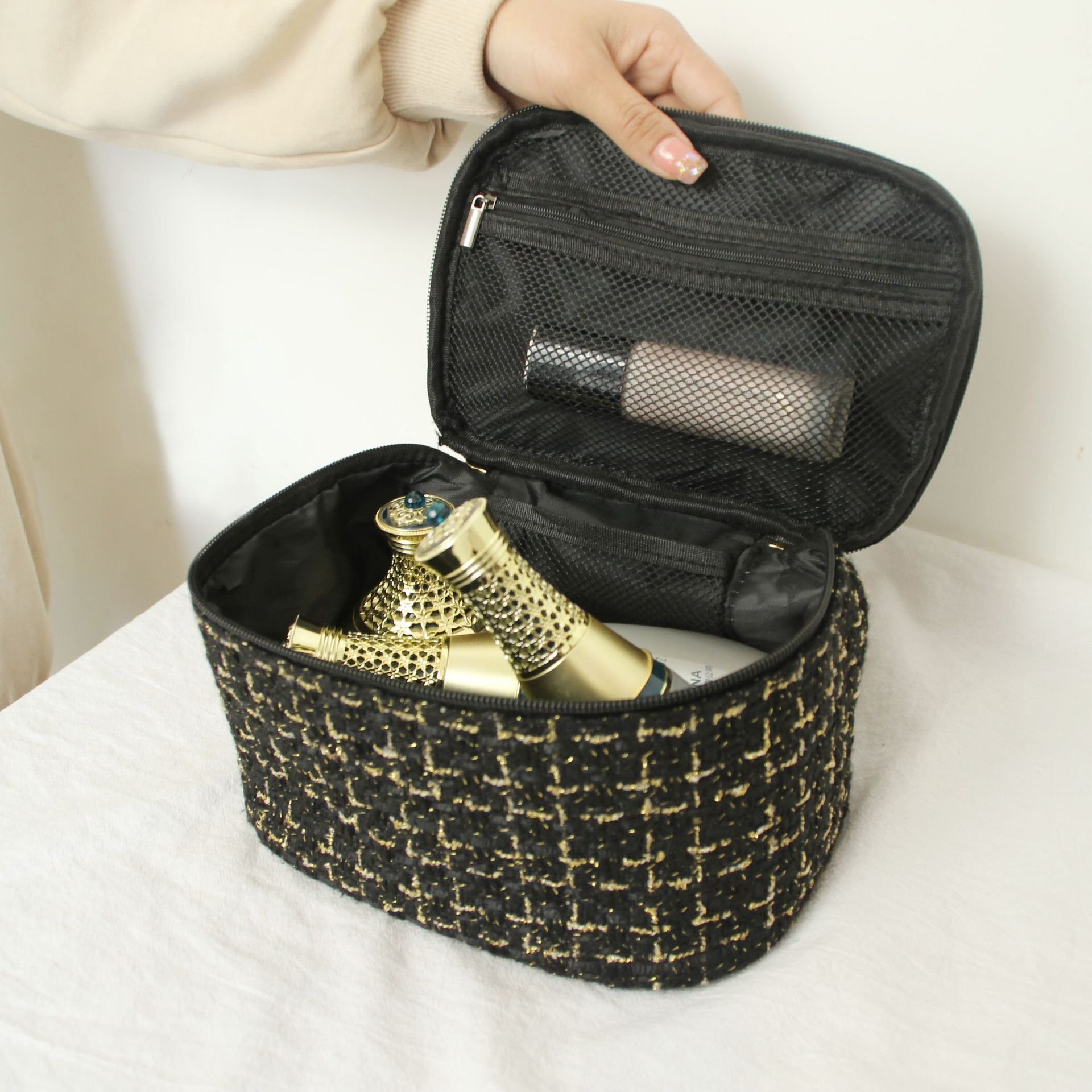 Wholesale Costume Tweed Makeup Bag Toiletries Travel Makeup Pouch Women Cosmetic Bag Large Portable Cosmetic Bag for Traveling