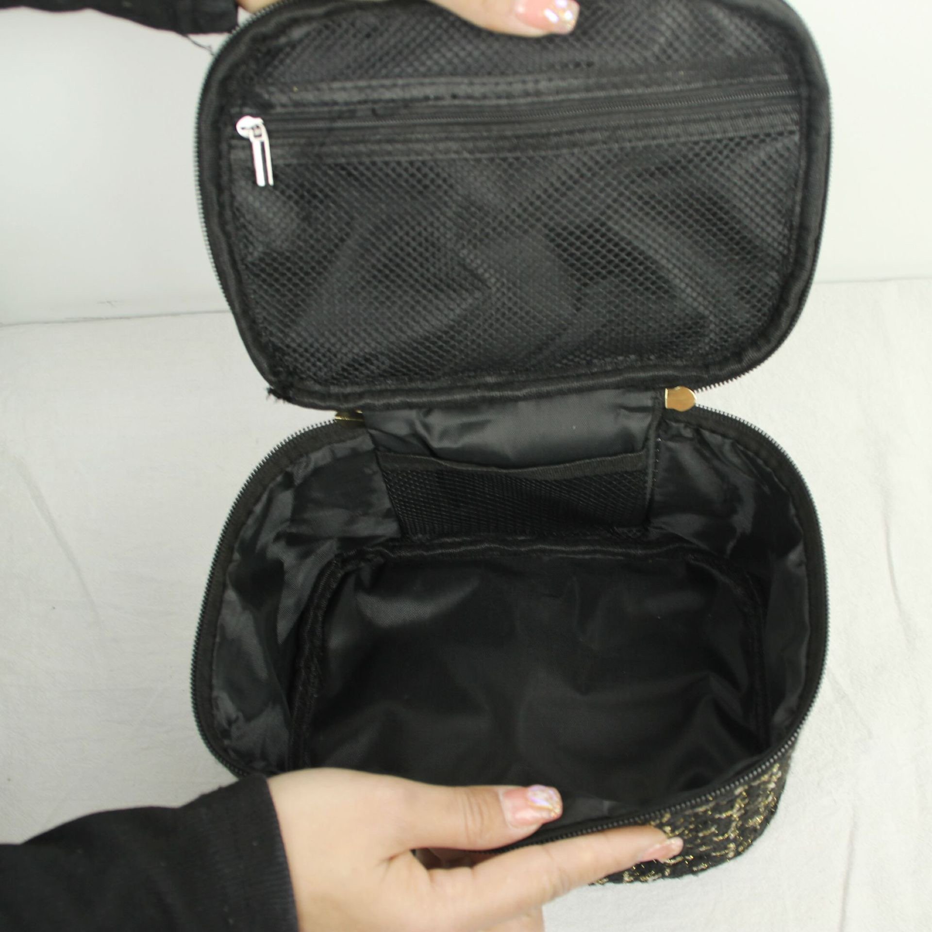 Wholesale Costume Tweed Makeup Bag Toiletries Travel Makeup Pouch Women Cosmetic Bag Large Portable Cosmetic Bag for Traveling
