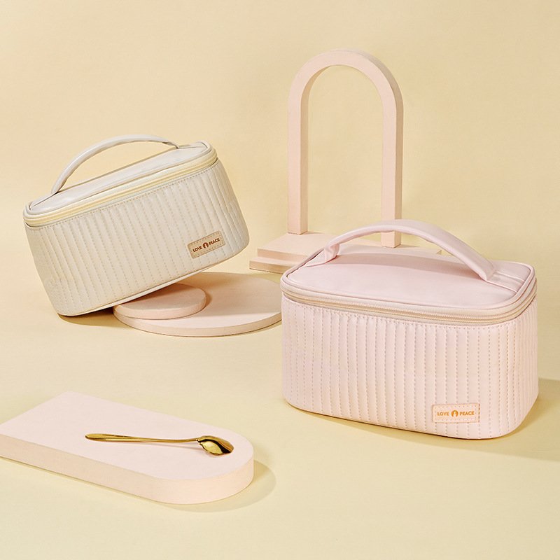 Luxury PU Leather Quilting Makeup Organizer with Zipper Large Capacity A Cosmetic and Toiletry Bag Suitable for Women's Travel
