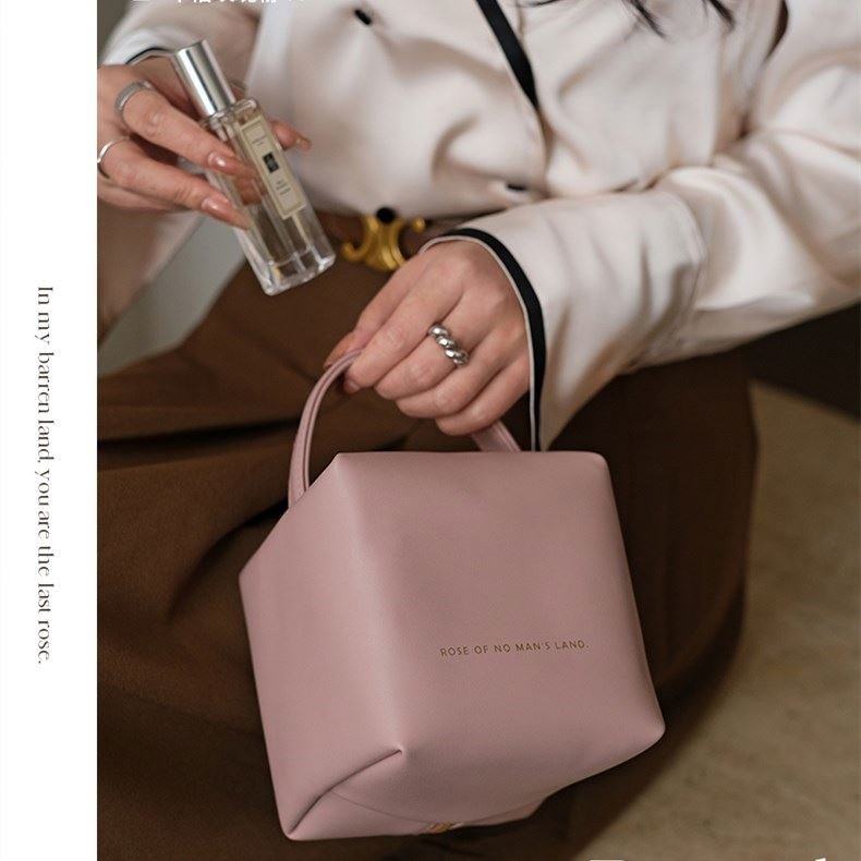 Custom Large Women Cosmetic Bags Organizer Beauty Case PU Leather Waterproof Zipper Make Up Bag Travel Makeup Bag