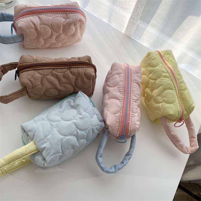 Net red makeup bag Women's large capacity portable multi-functional toiletries storage bag candy color simple hand bag