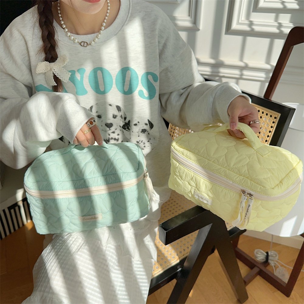 2024 Cotton Make up Bag New love cosmetic pouches travel custom travel quilted toiletry organizers fluffy makeup accessories