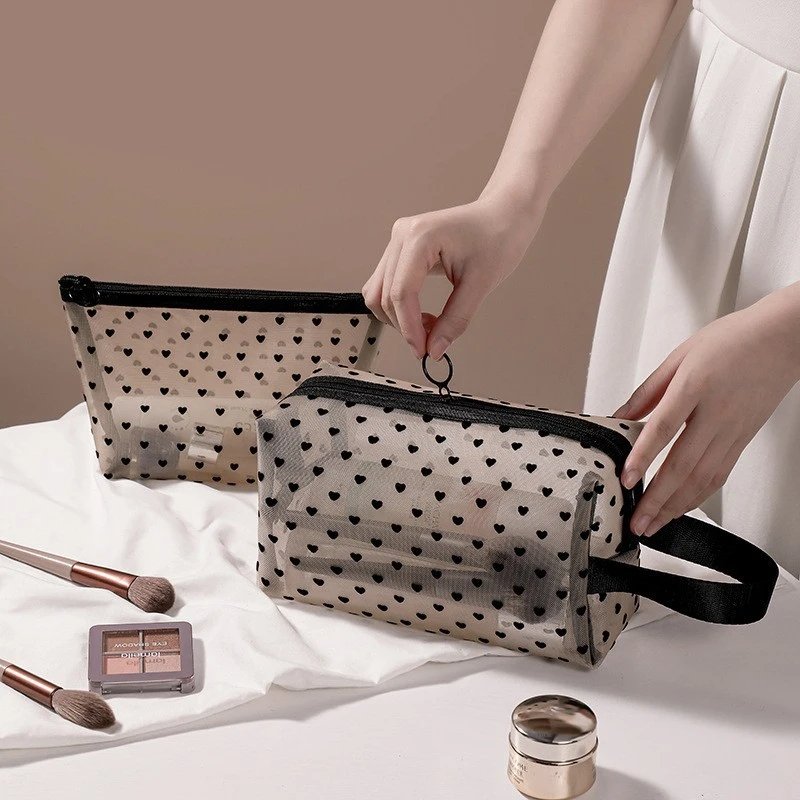 Portable Heart-Shaped Cosmetic Bags Makeup Storage Bag Women Outdoor Toiletries Organizer Skin Care Products Lipstick Organizers