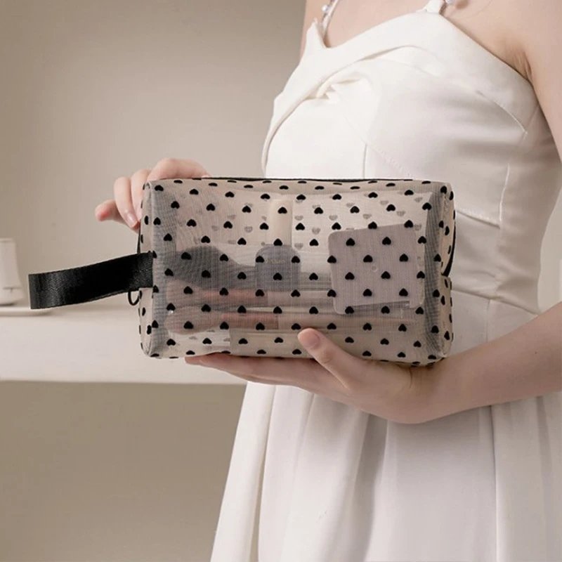 Portable Heart-Shaped Cosmetic Bags Makeup Storage Bag Women Outdoor Toiletries Organizer Skin Care Products Lipstick Organizers