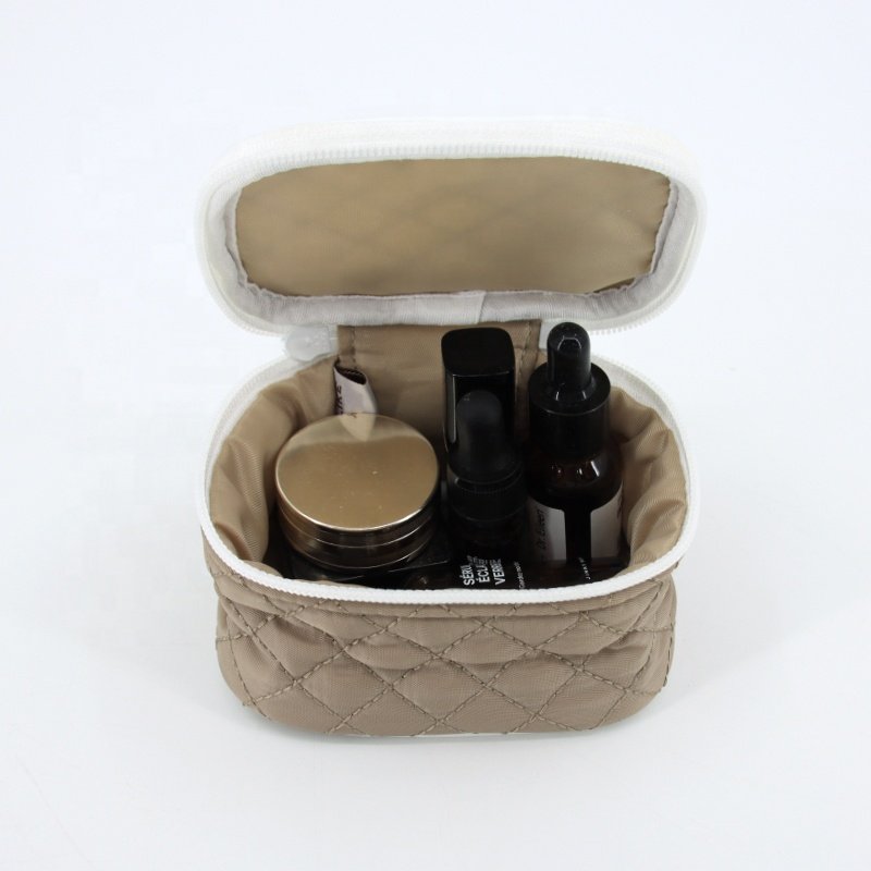 Travel Makeup Women Cotton Quilted Makeup Bag Large Travel Cosmetic Bag Aesthetic Cute Bag