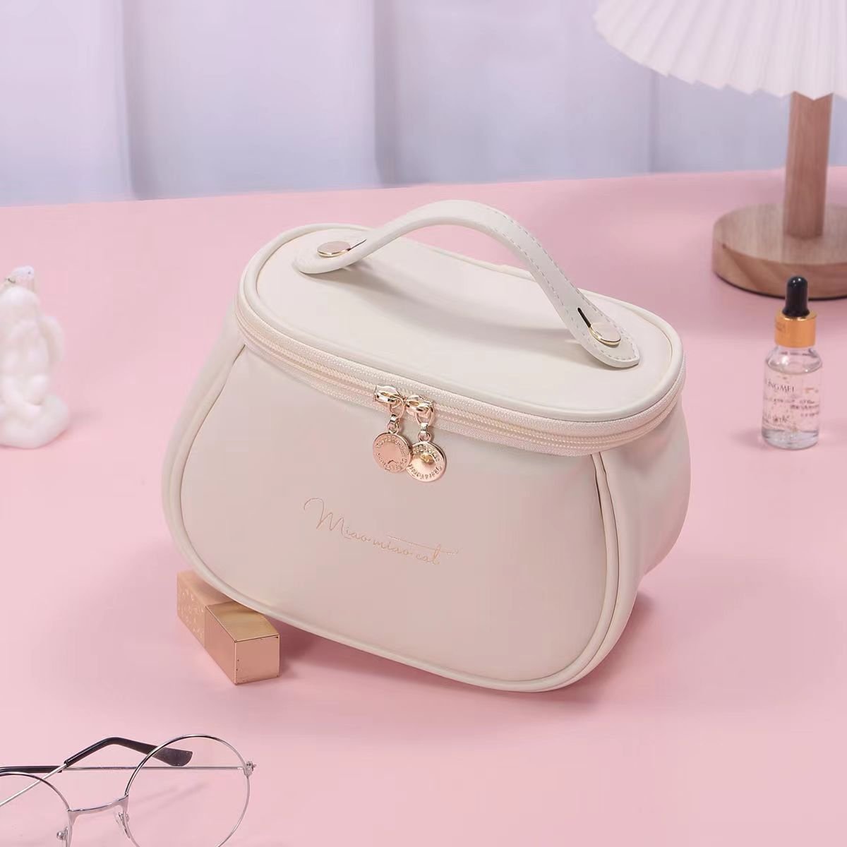 Custom Logo Large Capacity Leather Travel Cosmetic Bag Organizer Case Travel Toiletry Bag Cute Makeup Bag for Women Girls