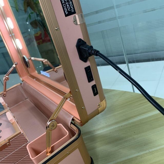 Trolley Makeup Case With Full Screen LED Mirror and Adjustable Legs Heavy Duty Folding Makeup Artist Director Chair