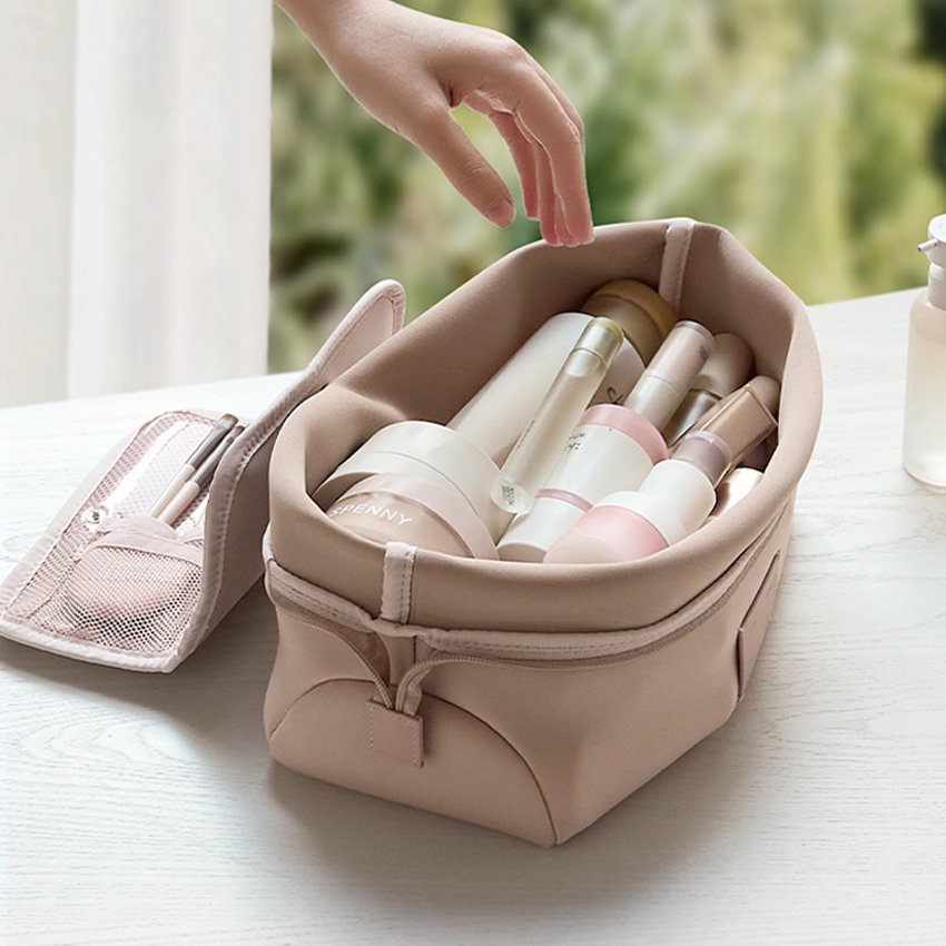 Custom Logo Fashion Beauty Accessories Bag Designer Cloud Makeup Organizer Bag Travel Toiletries Pouch Case