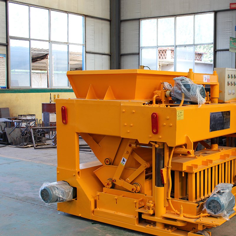 Egg laying hollow block and brick making machine