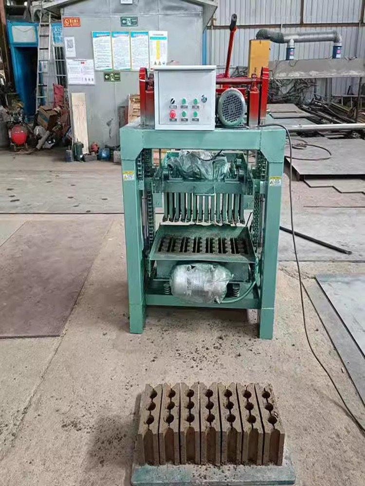 High Quality Automatic Cement Brick Machine Automatic Road Paver Laying Moulding Hollow Block Maker with Gear Core Components