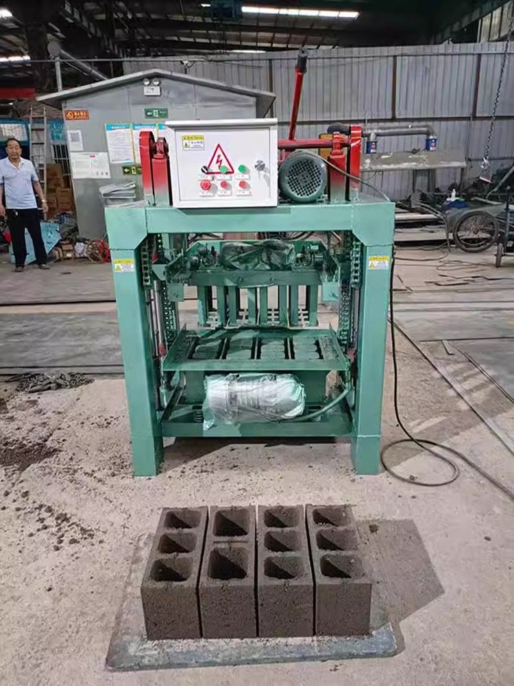 High Quality Automatic Cement Brick Machine Automatic Road Paver Laying Moulding Hollow Block Maker with Gear Core Components
