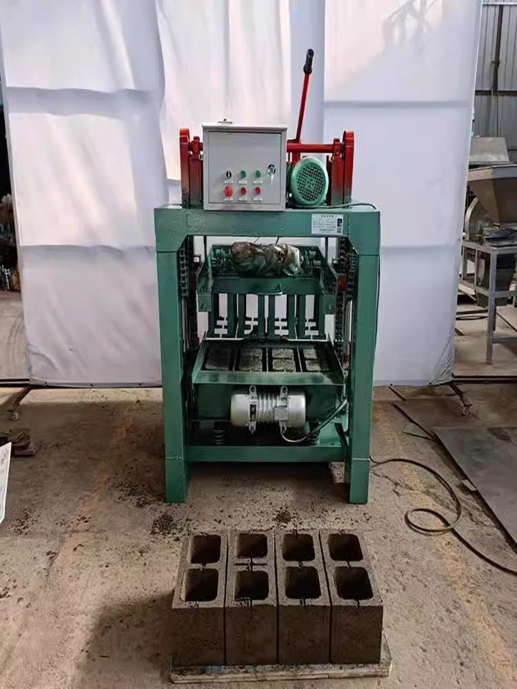 High Quality Automatic Cement Brick Machine Automatic Road Paver Laying Moulding Hollow Block Maker with Gear Core Components