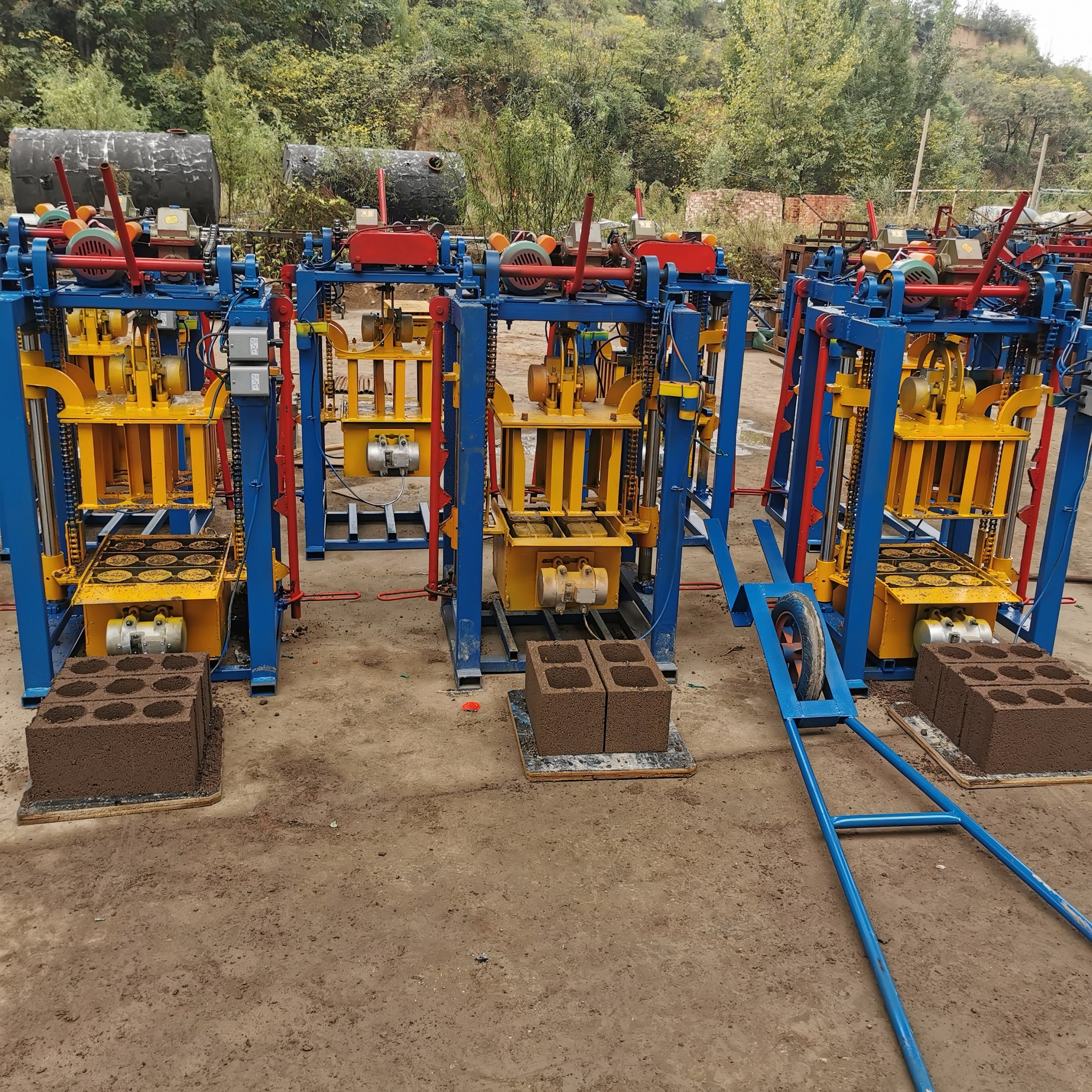 Export to Myanmar KM2-40 Small Cement Brick Making Machine Produce 400-150-200mm Solid Brick Concrete Block Brick Making Machine