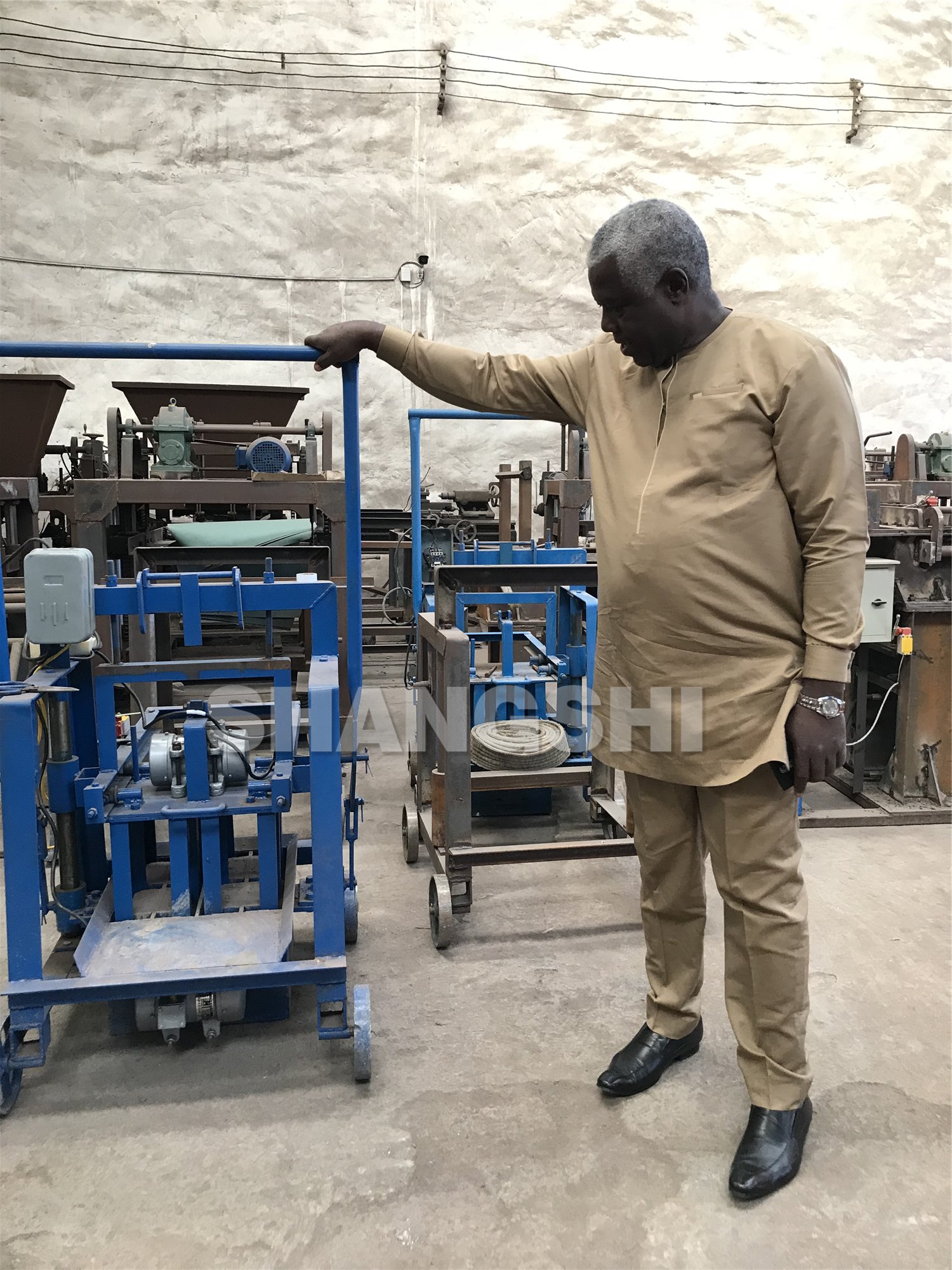 QMY2-40 Motor Manual Concrete Brick Making Machine Easy to Operate and High Safety Level in South Africa