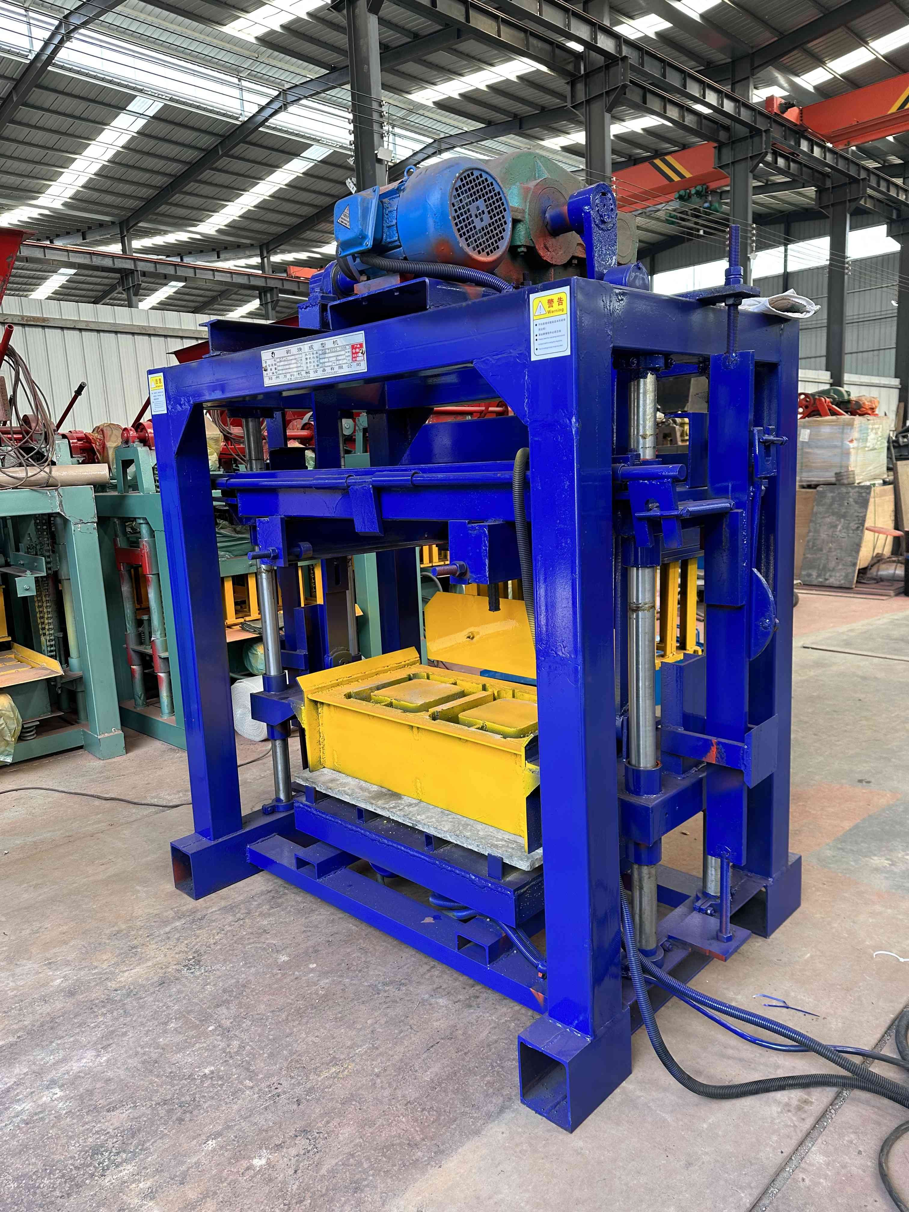 High Output Semi-Automatic Brick Making Machine 4-40B Easy Operate Scraping Feature Concrete Cement Sand Mold