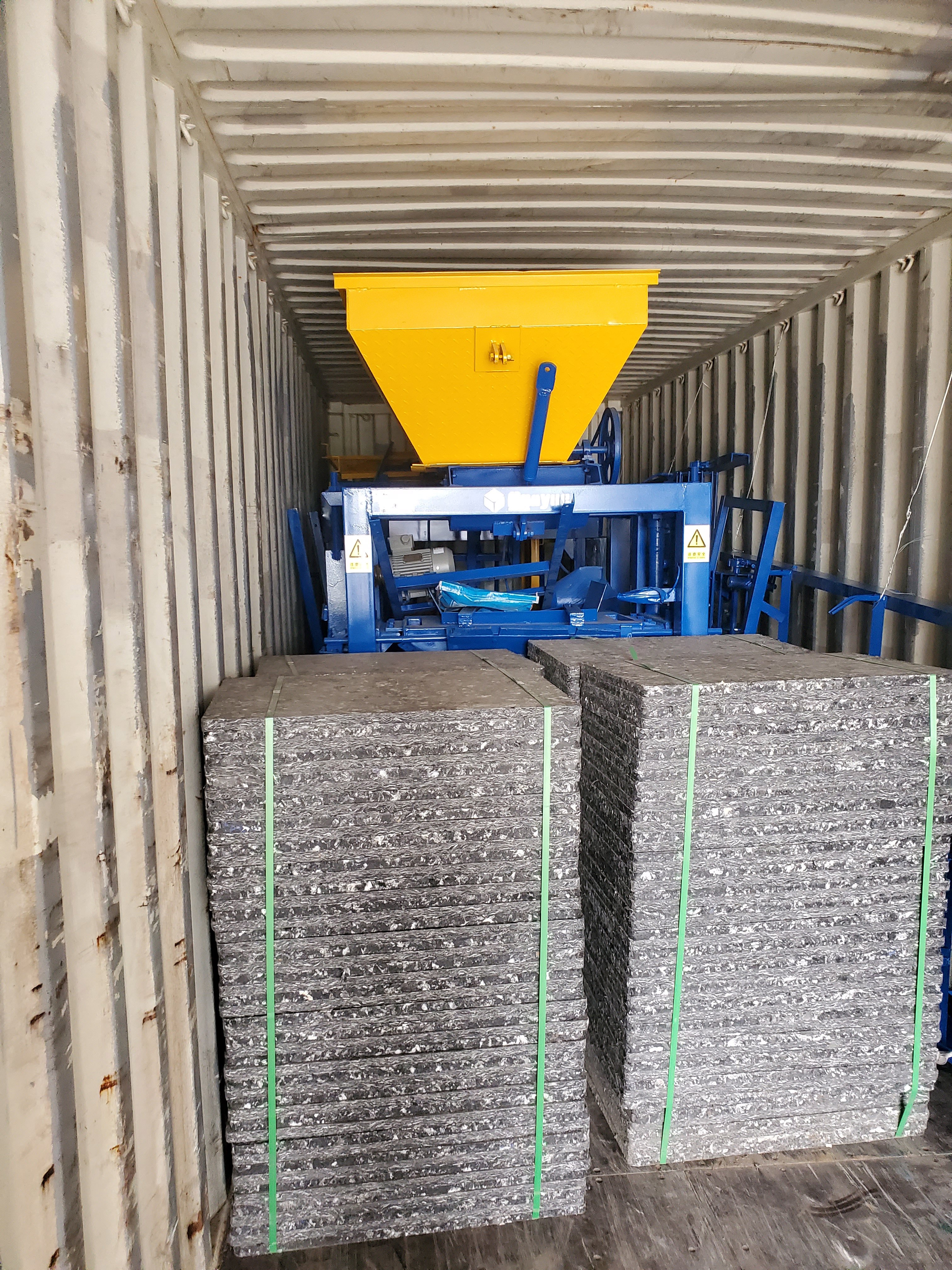 QT4 - 24 Economical Semi Automatic Hydraulic Manual Block brick making machine in Uganda