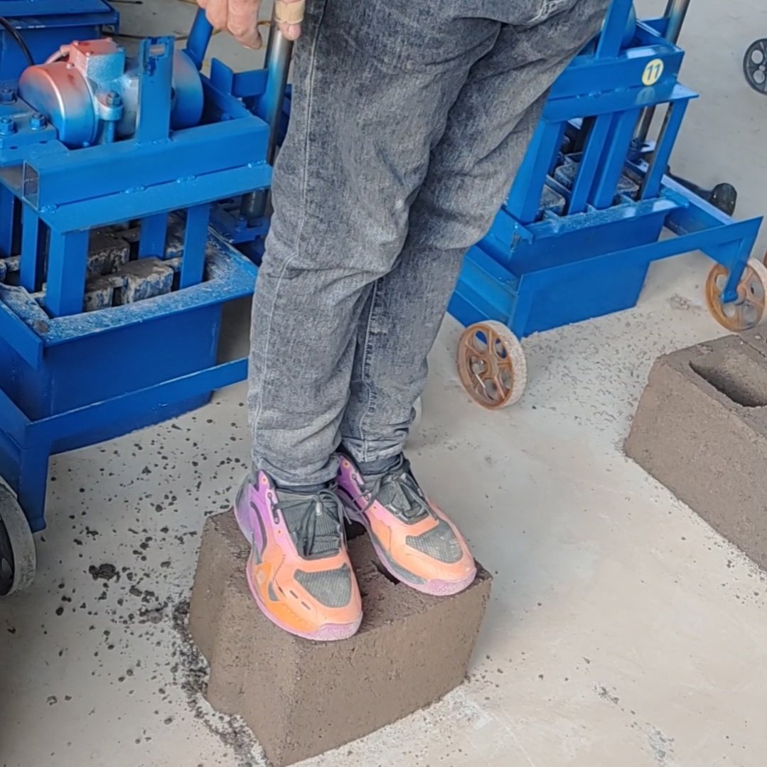 Hollow Paving Brick Making Machine Block Made From Slag And Stone Pallet For Block Making Machine
