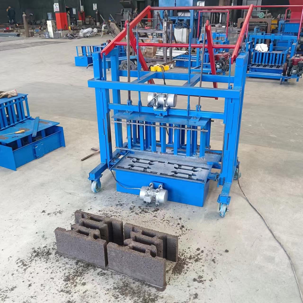 Manual brick presses are cheap, simple and easy to operate