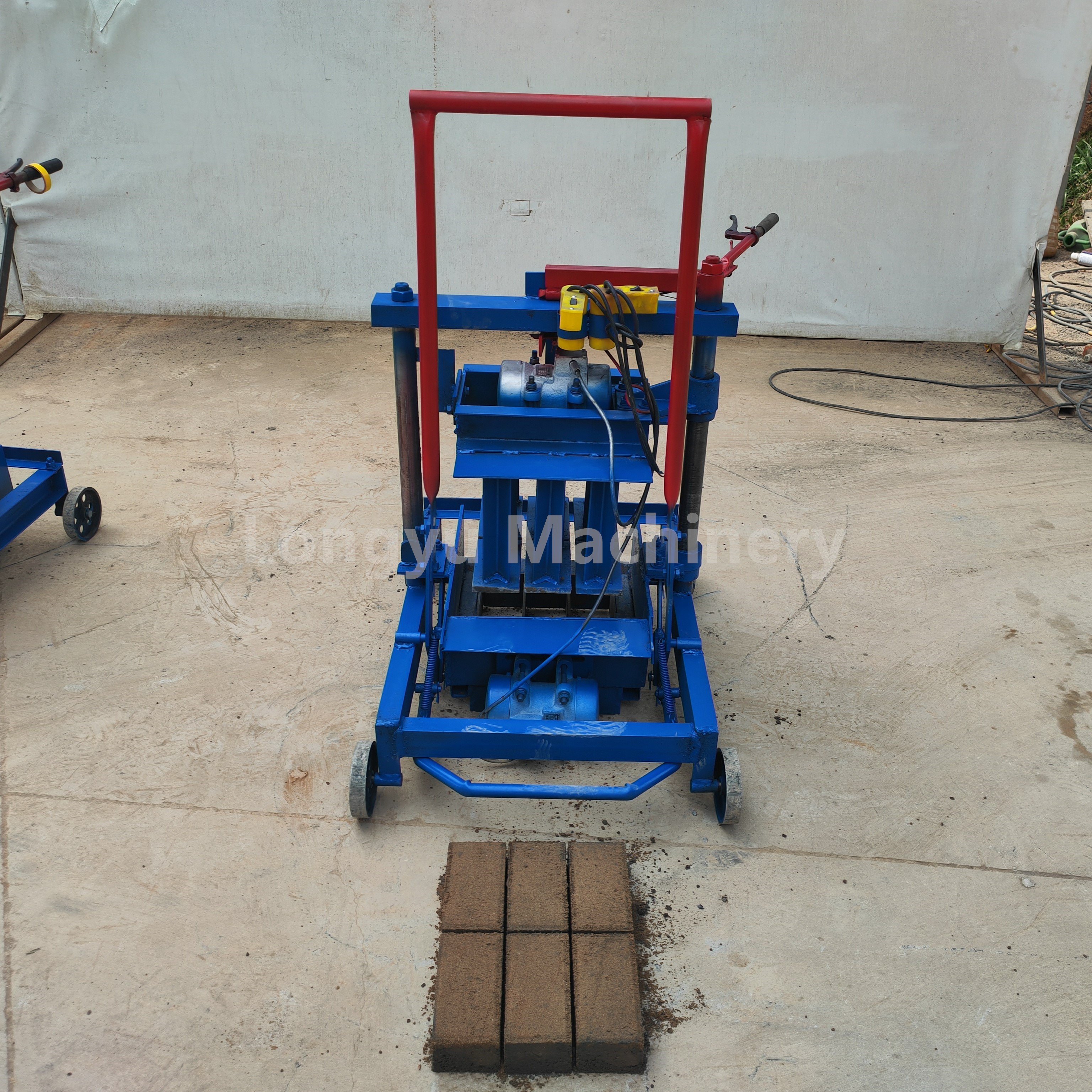 Small Egg Laying Brick Machine Small Brick Press Machine Mobile Bricklaying Tools