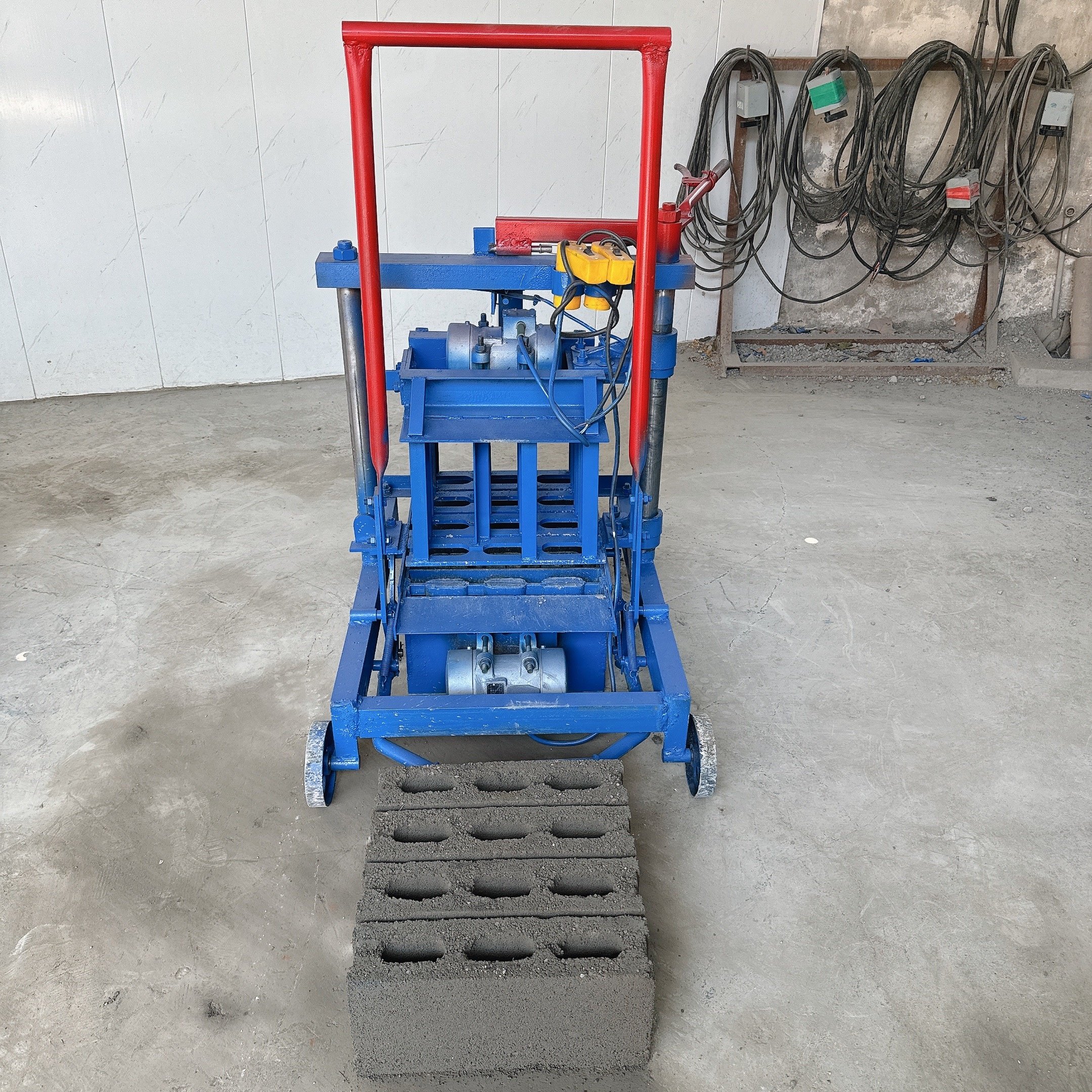 Factory price QT2-45 Small Manual Concrete Cement Block Brick Making Machine For Sale In