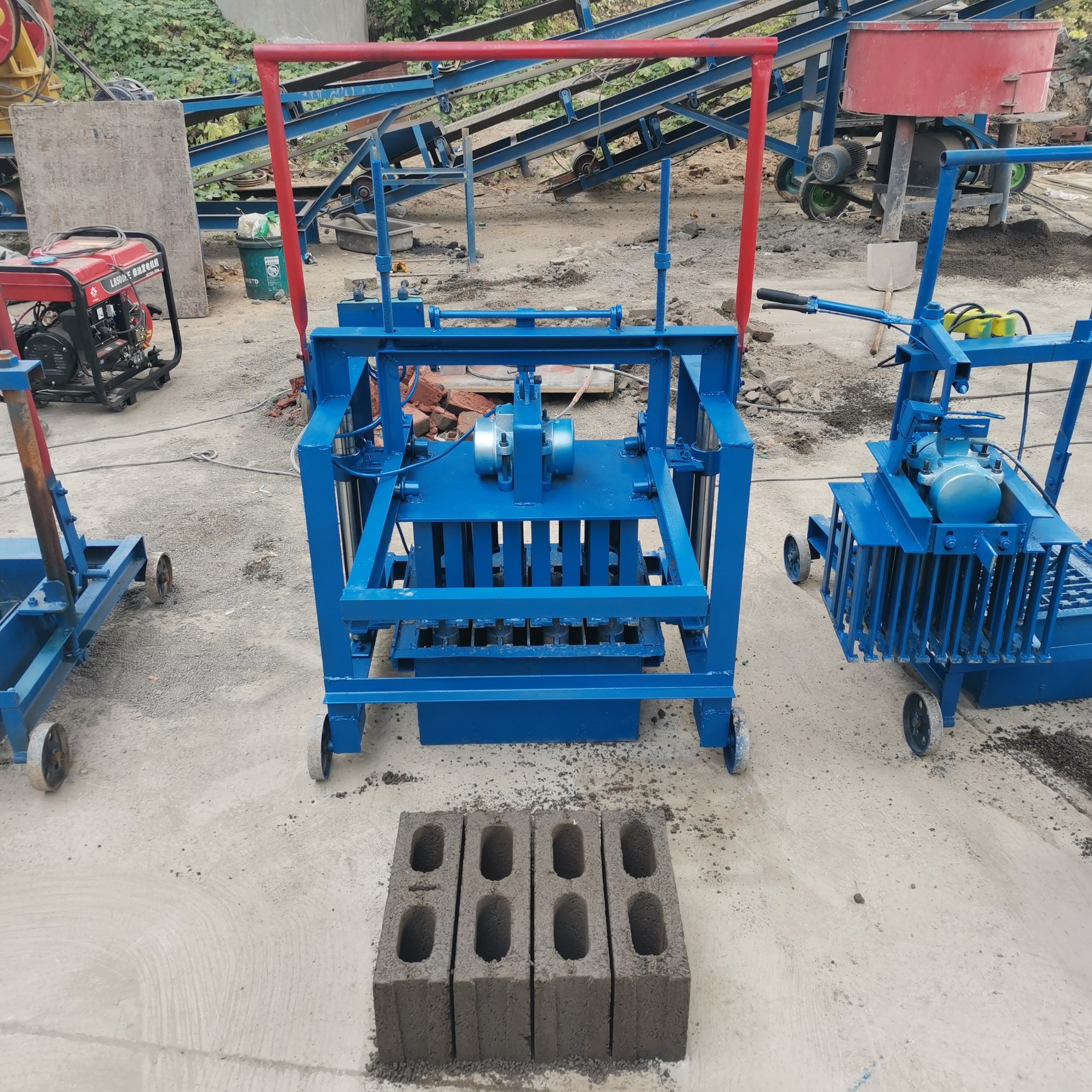 KM2-45 Hollow Brick Mobile Brick Making Machine 390-120-190 Hollow Brick with Oval Holes