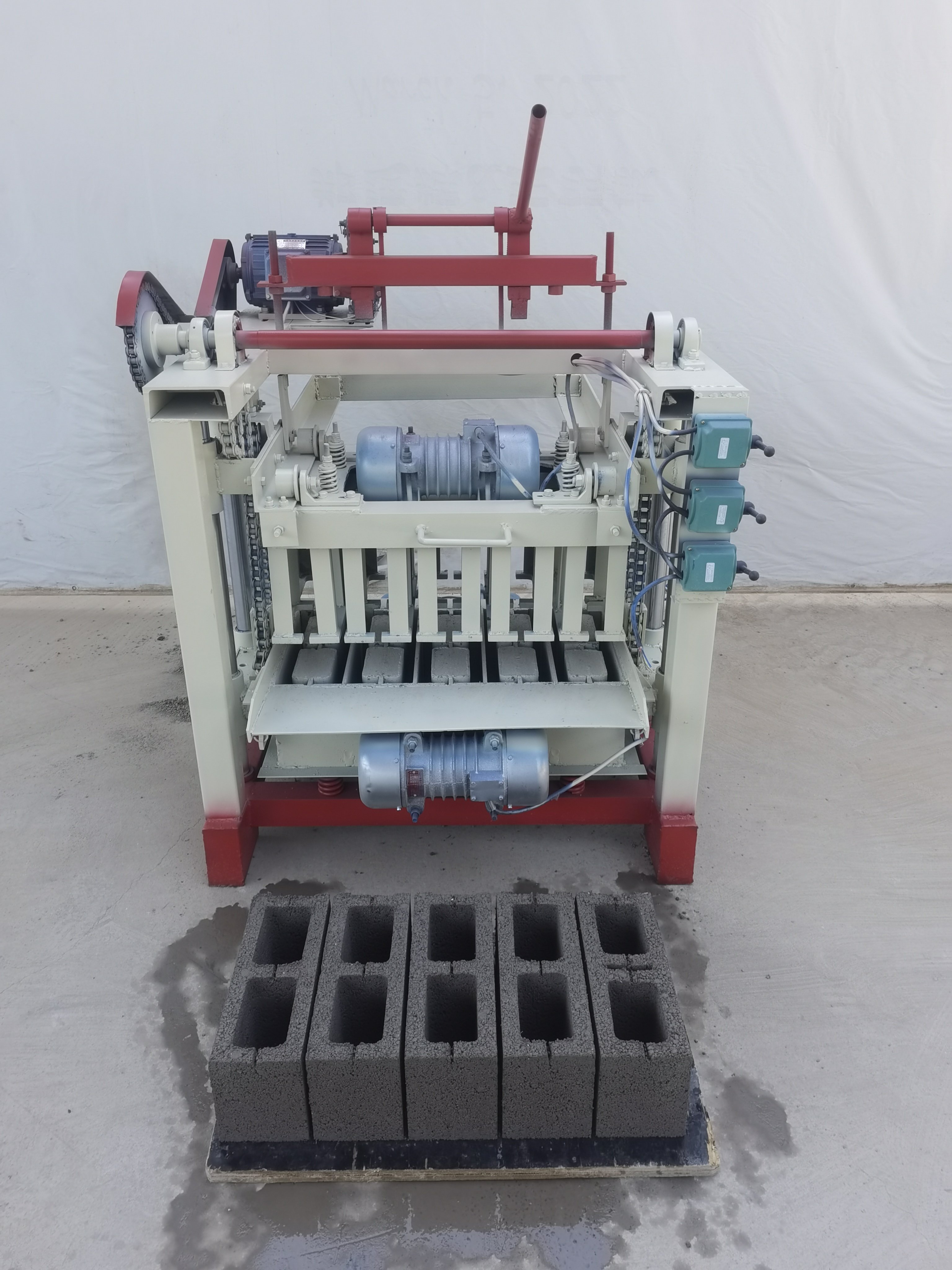 Manual Block Making Machine - Chinese KX4-35 Concrete Hollow Block Machine, Producing 400-150-200mm Length in Kenya 600 4.8KW