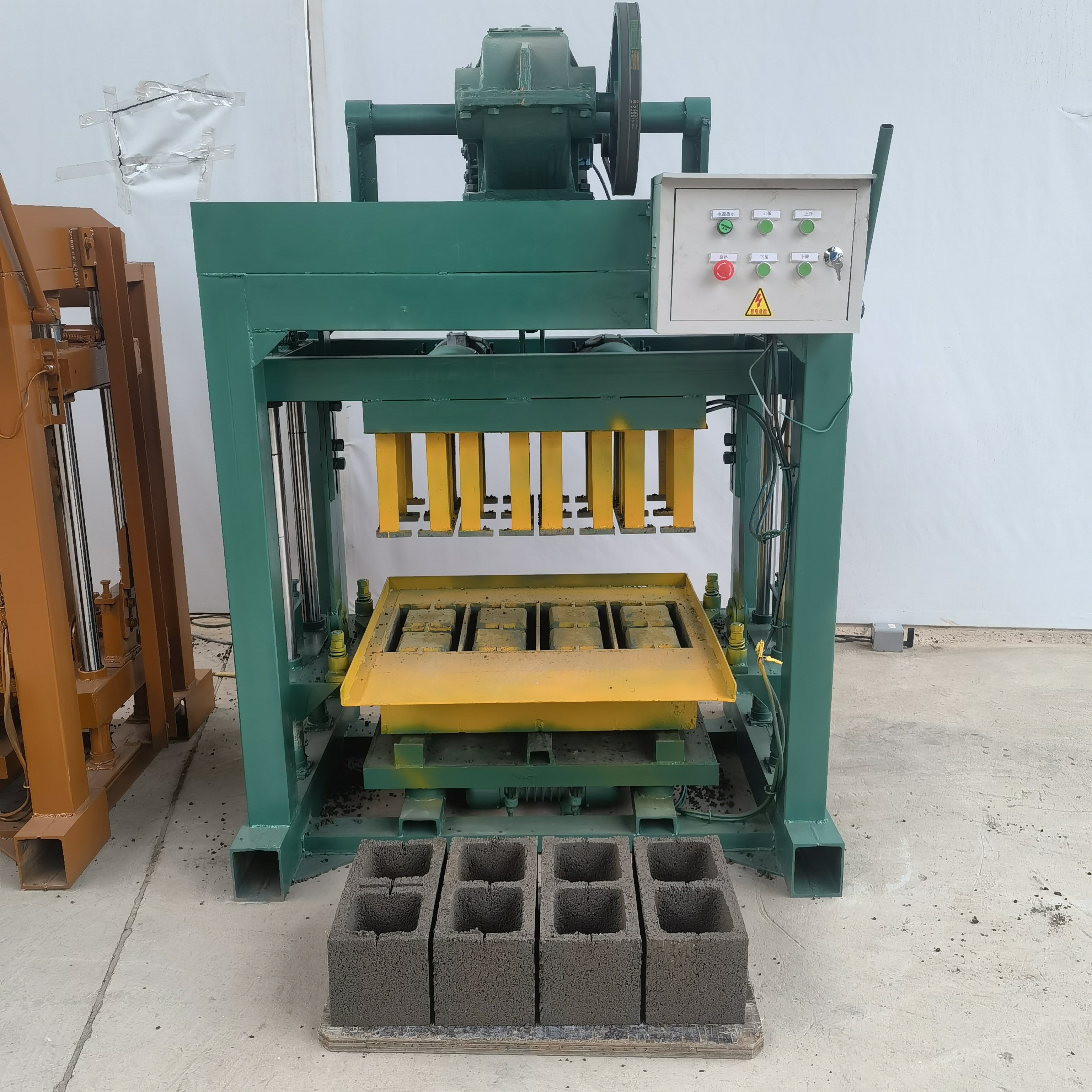 Semi Automatic Hollow Brick Machinery KX4-40 Concrete Block Making Machine For Brick Factory Hot Sale
