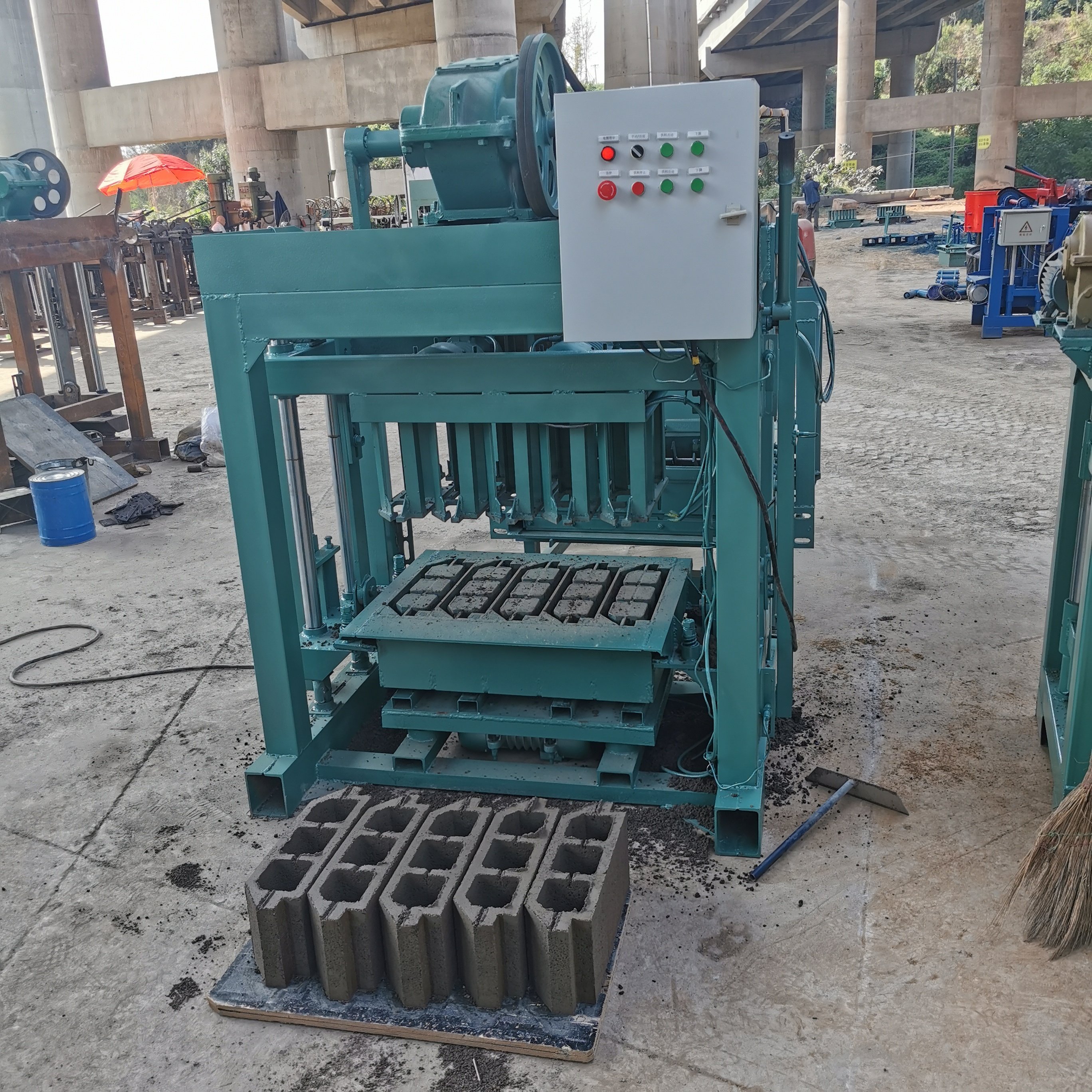 hydraulic form concrete brick block making machine with different mussels for sale