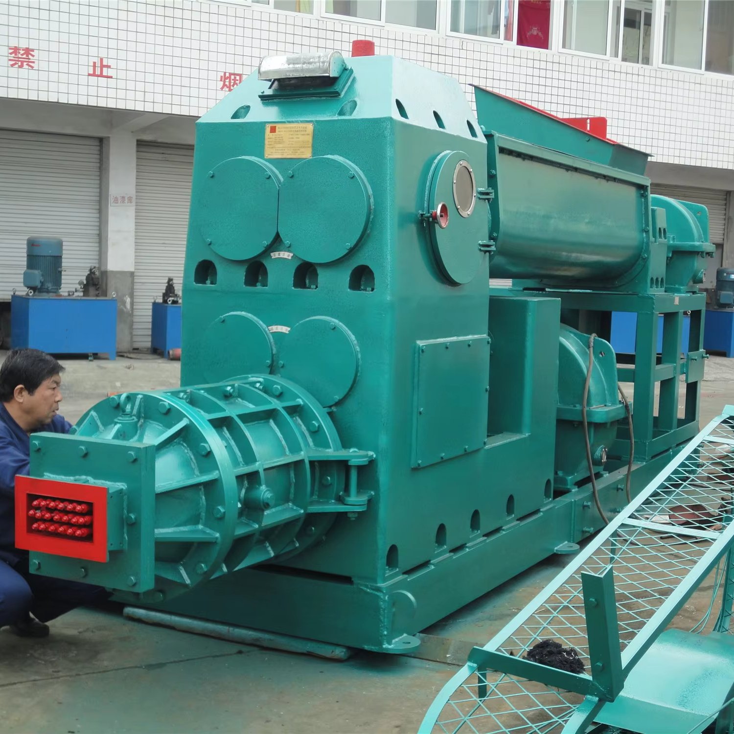 High quality fully automatic red clay multifunctional brick making machine made in China