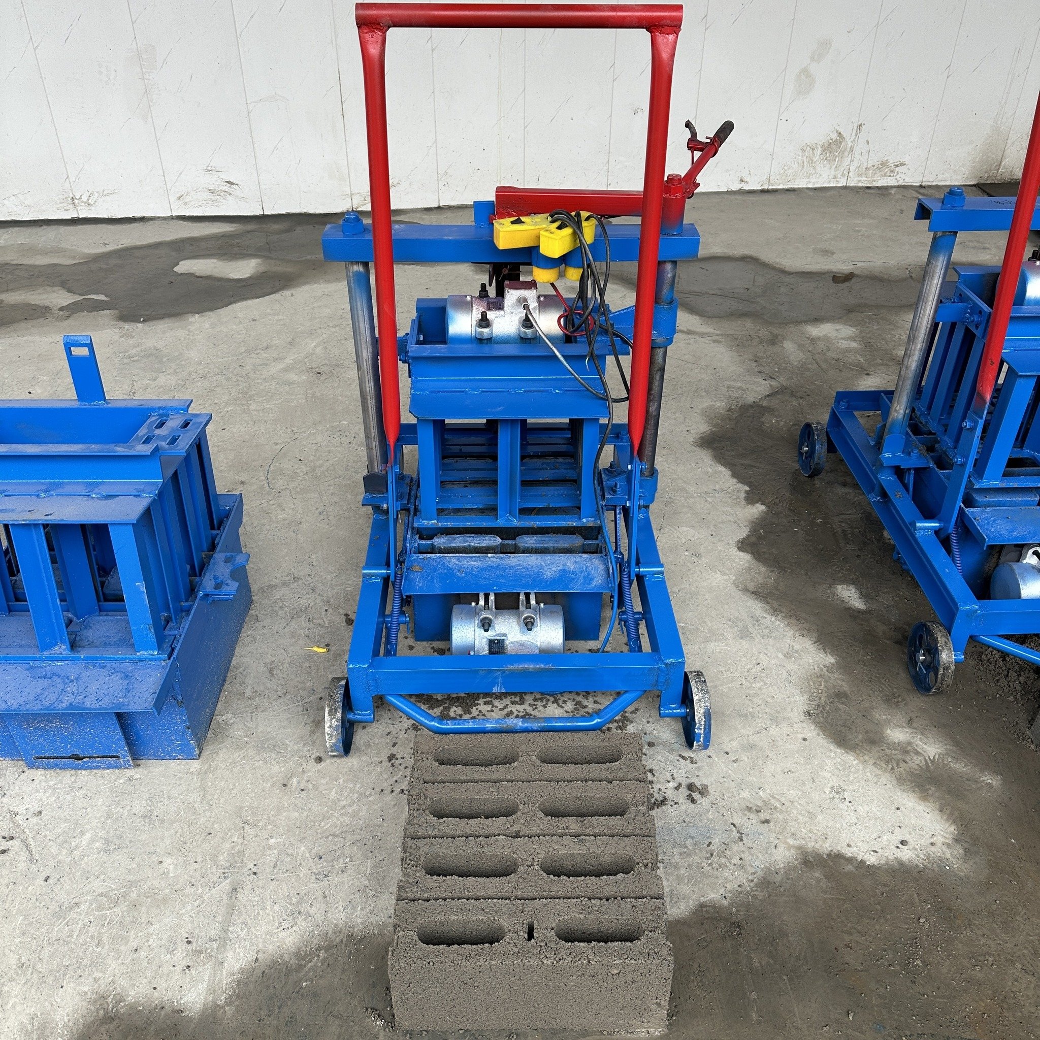 Small Portable Mobile Brick Laying Machinery Egg-laying Block Machine for Making Various Concrete Blocks