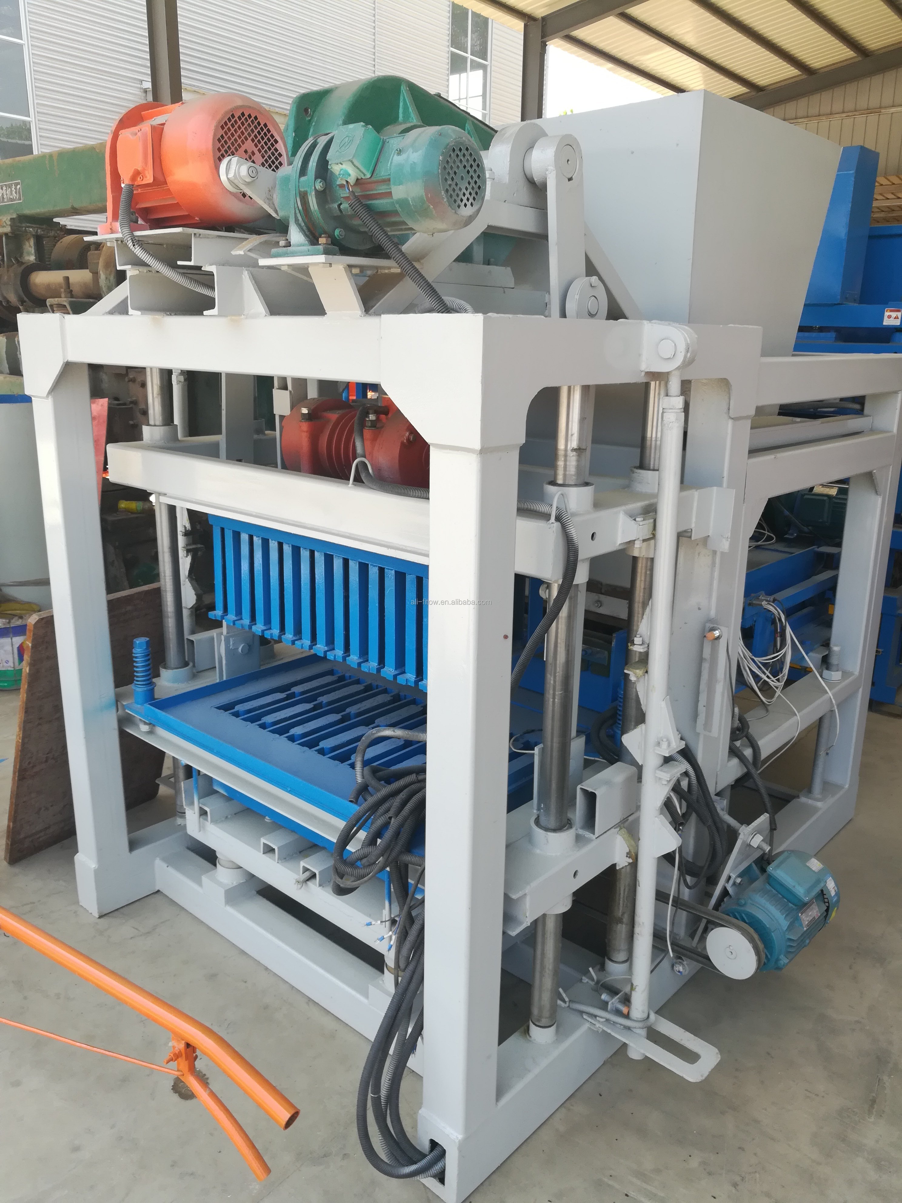 QT4-28 new products easy operated automatic diesel engine hydraulic concrete cement block brick making machinery
