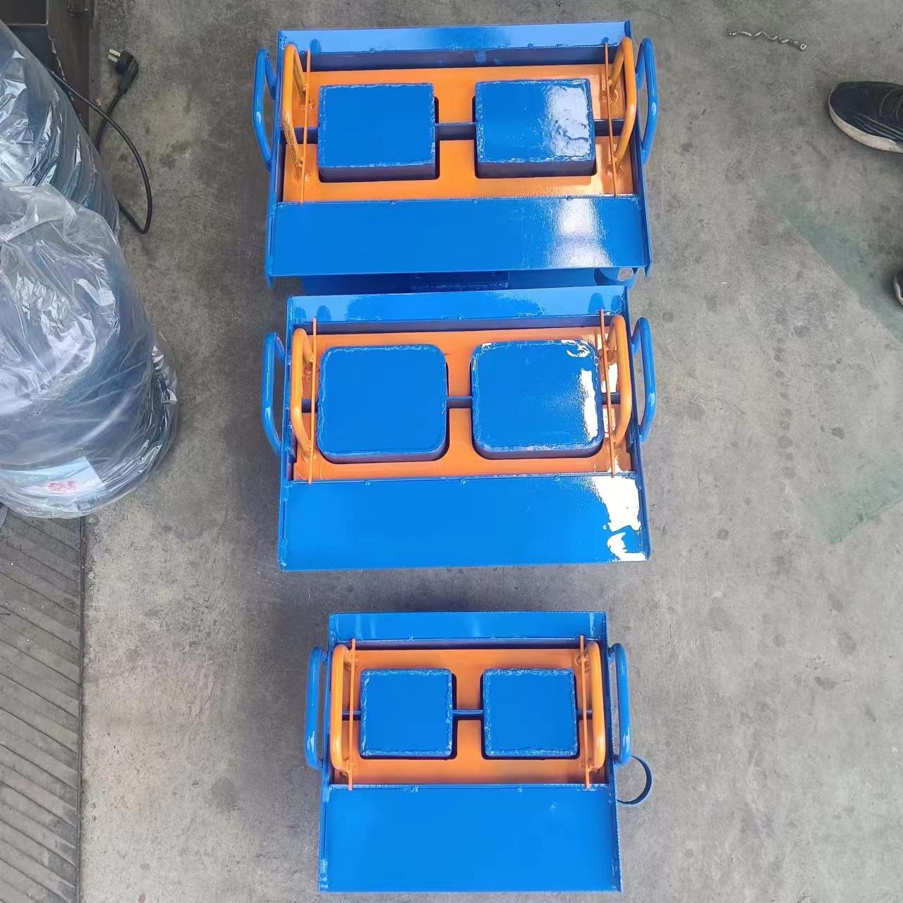 Easy to make hollow brick mold One piece portable brick machine at a time Manual round hole hollow brick machine