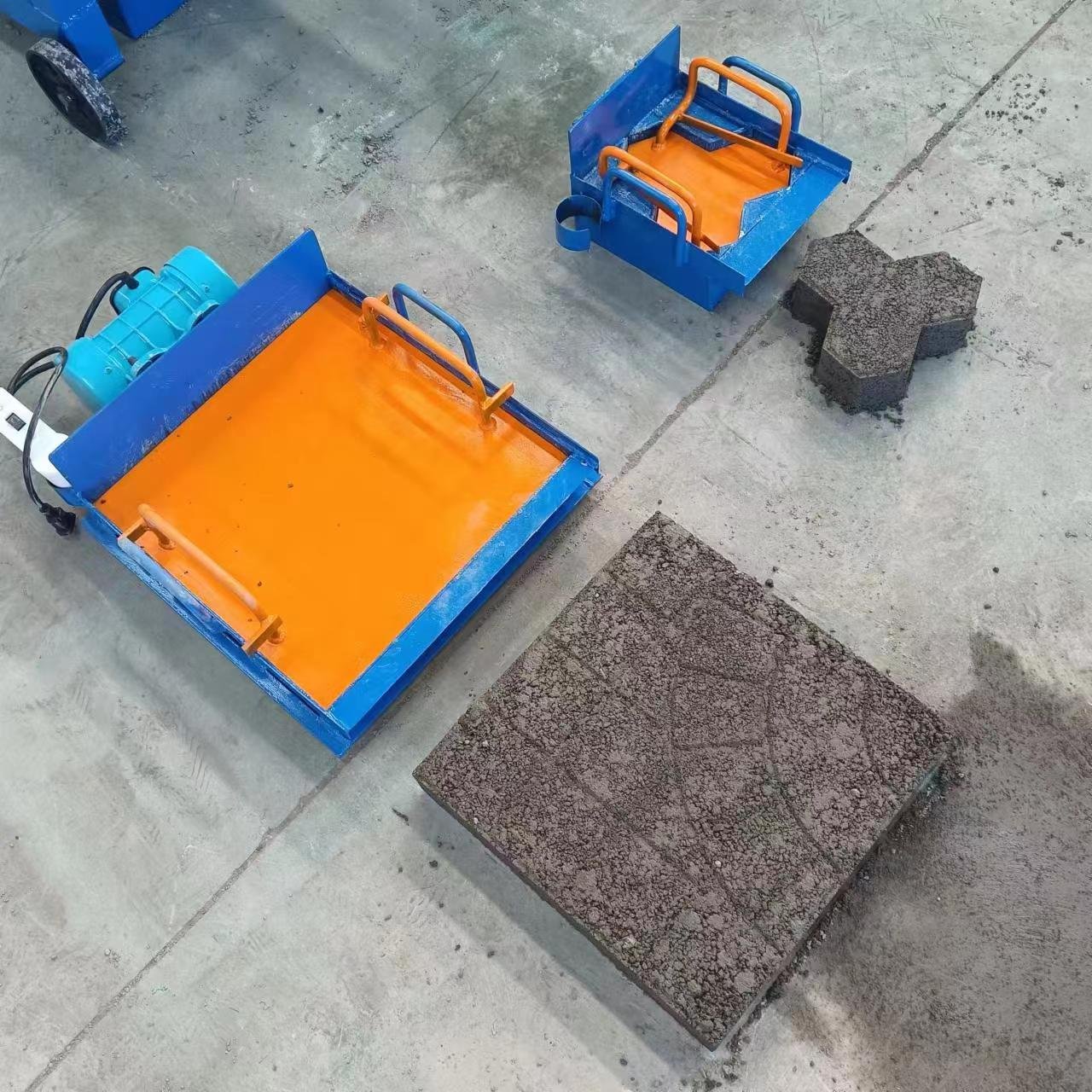 Easy to make hollow brick mold One piece portable brick machine at a time Manual round hole hollow brick machine