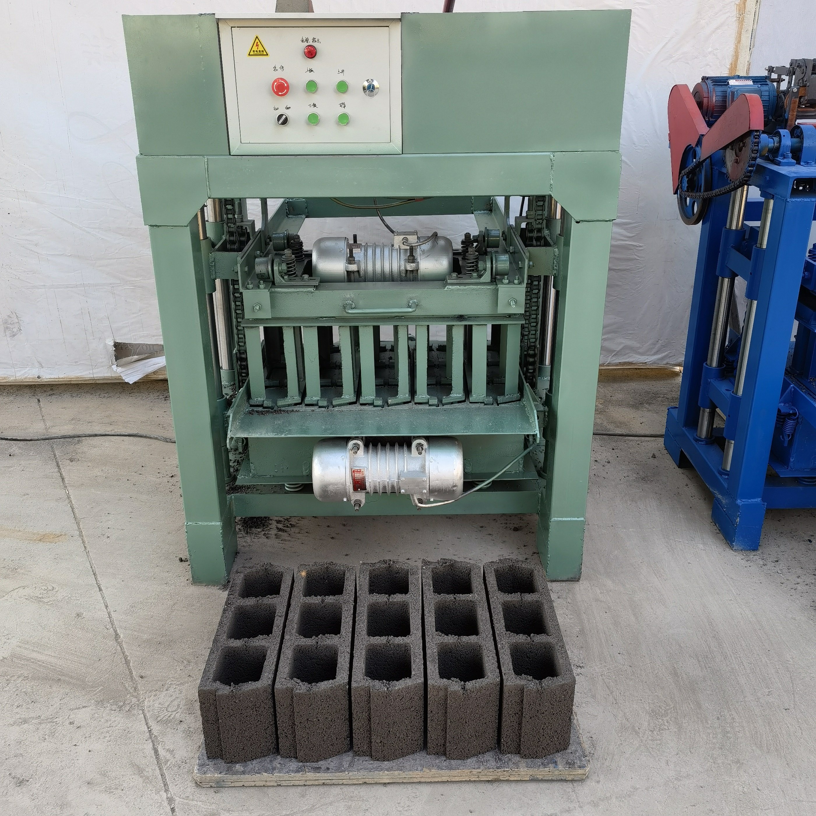 A simple and efficient semi-automatic brick making machine,The best-selling block forming machine in Southeast Asia