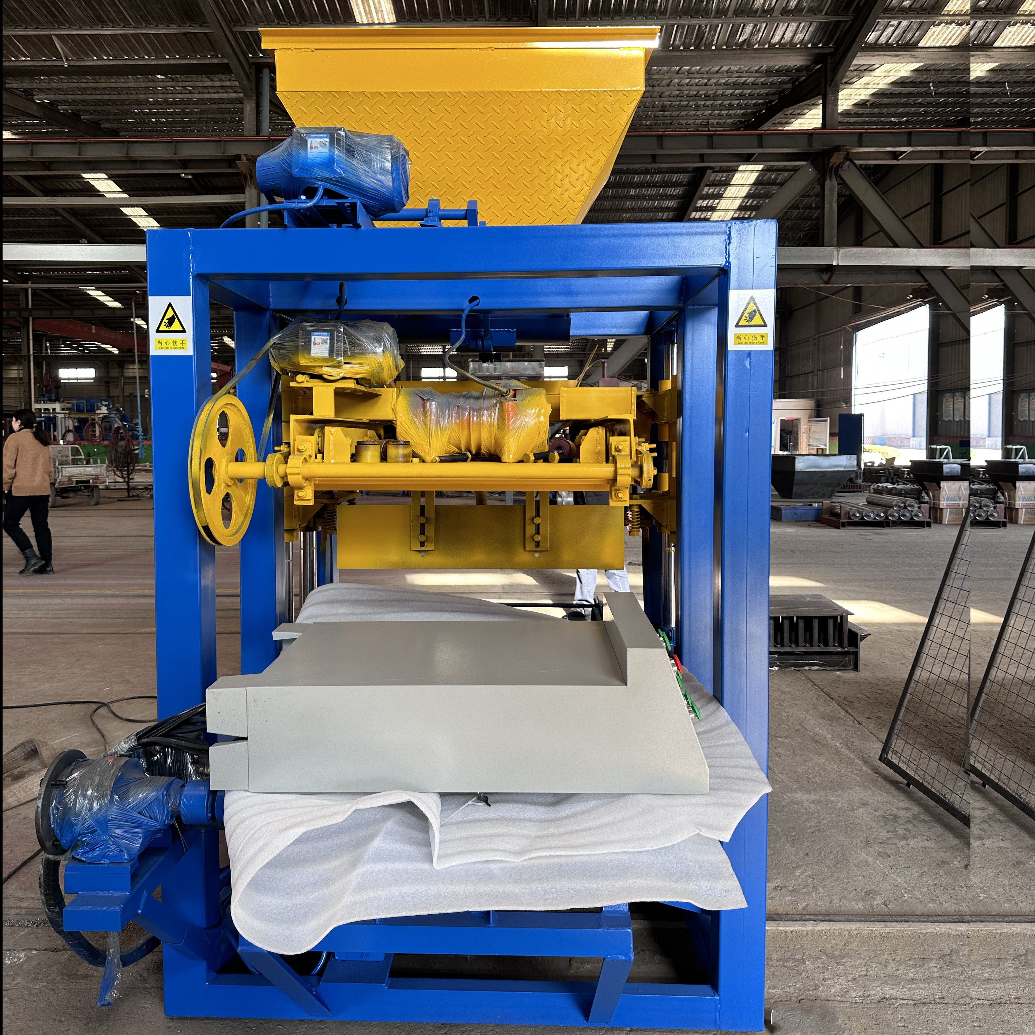 Hydraulic Automatic Earth Brick Making Machinery clay block brick making machine