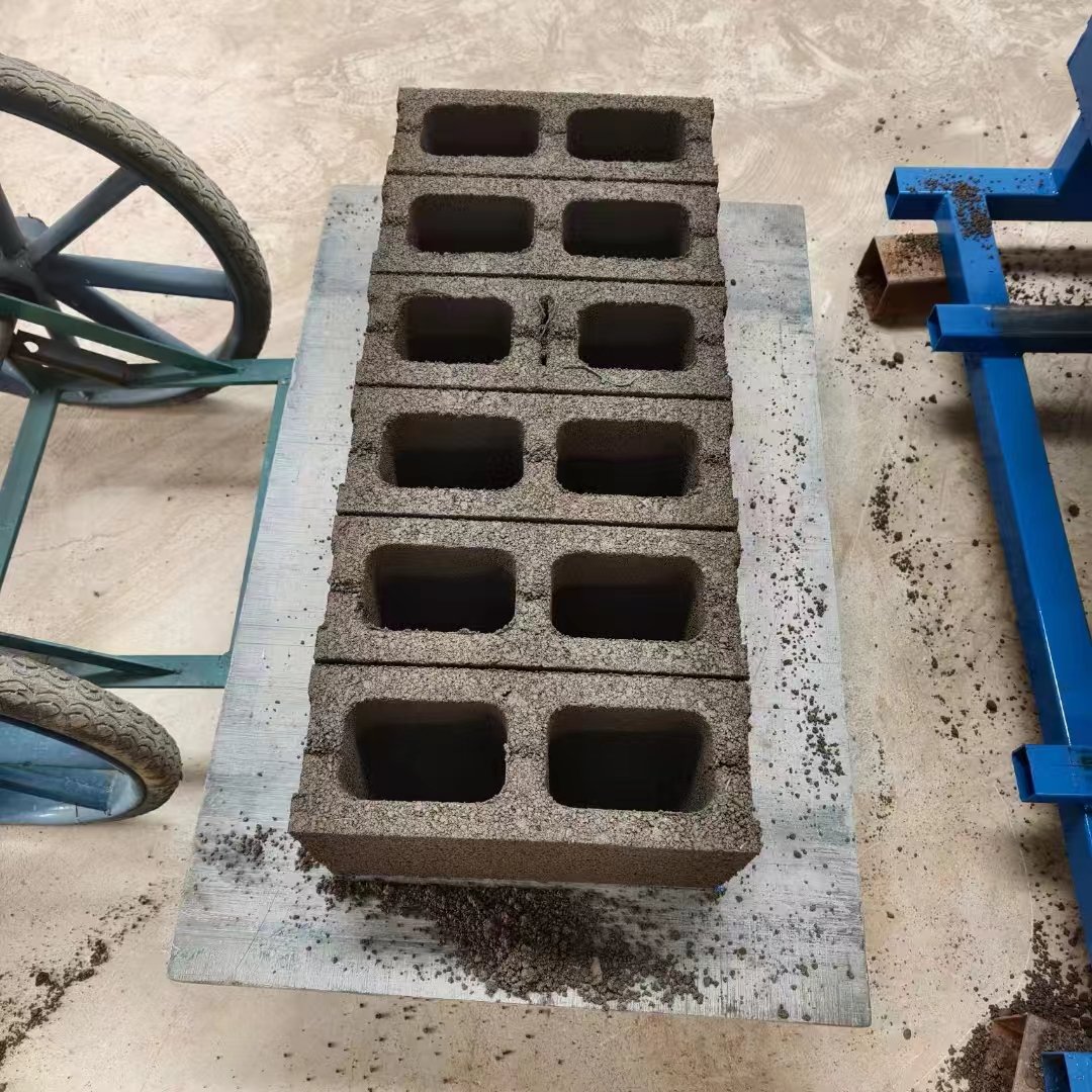 New Manual Interlocking Brick Making Machine for Construction Industries No Electric Power Needed-for Sand Raw Material