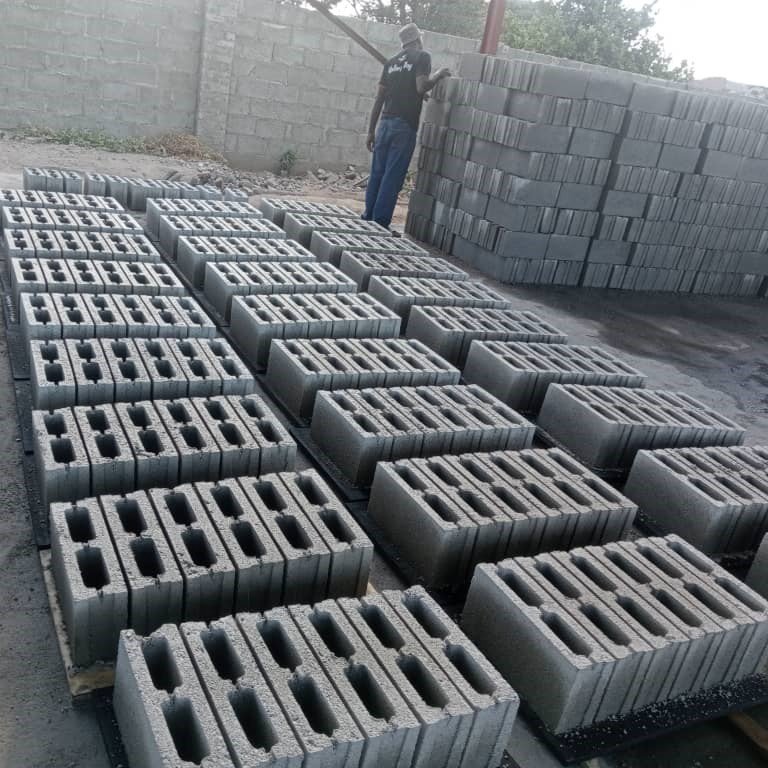 Mobile Manual Brick Making Machinery In Small Industrial Easy To Operate Concrete Brick Making Machine