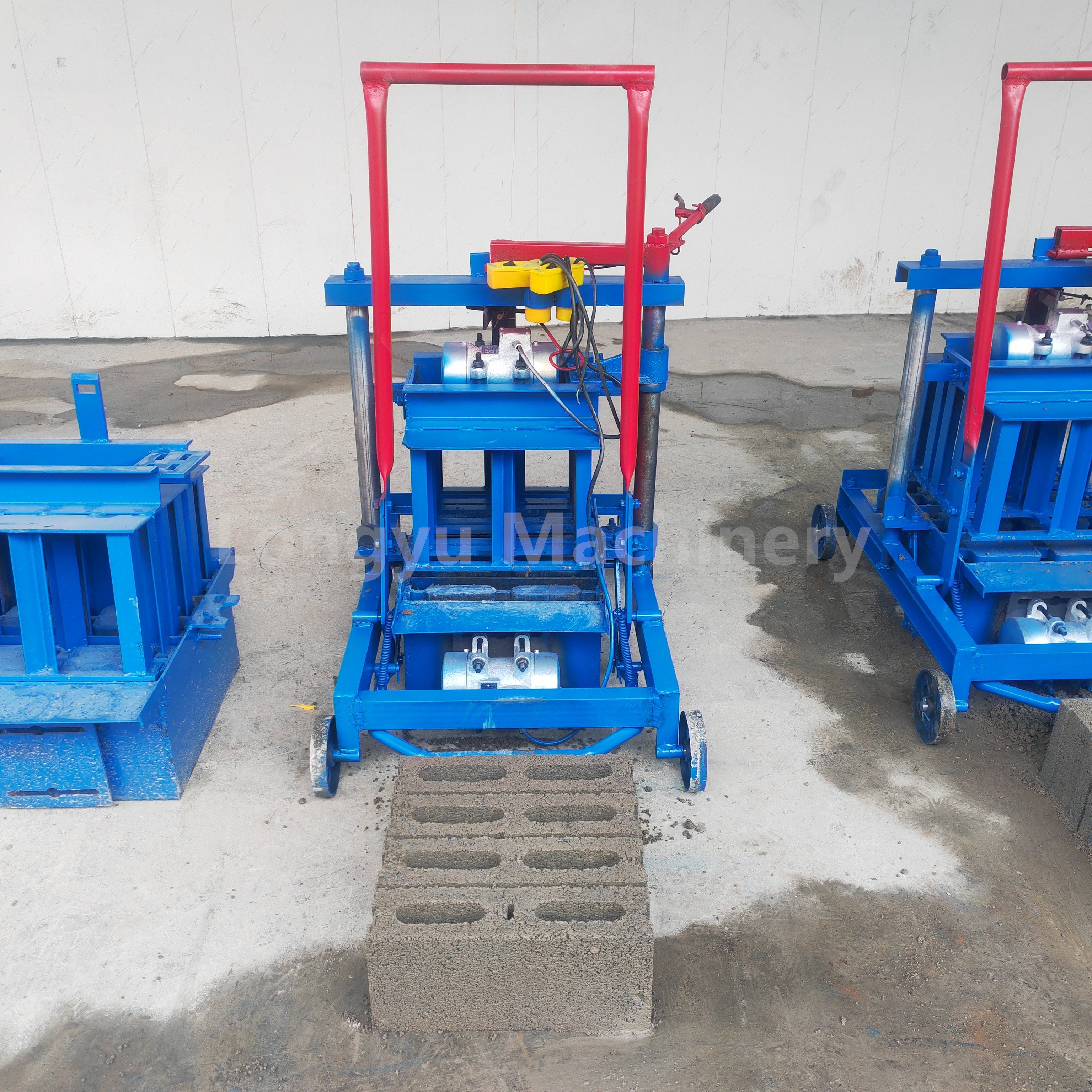 Simple operation by one person Movable Small Home Block Making Machine For Sale Small Brick Making Machine With Favorable Price