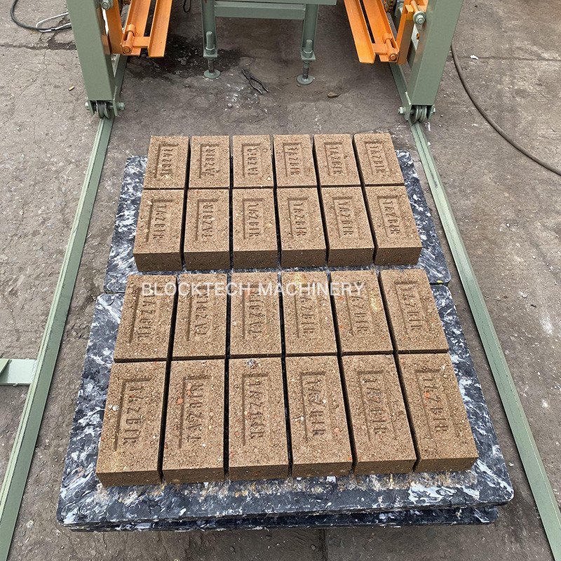 QT4-15 Premium Fully Automatic Hydraulic Brick Making Equipment Colorful Interlocking machine