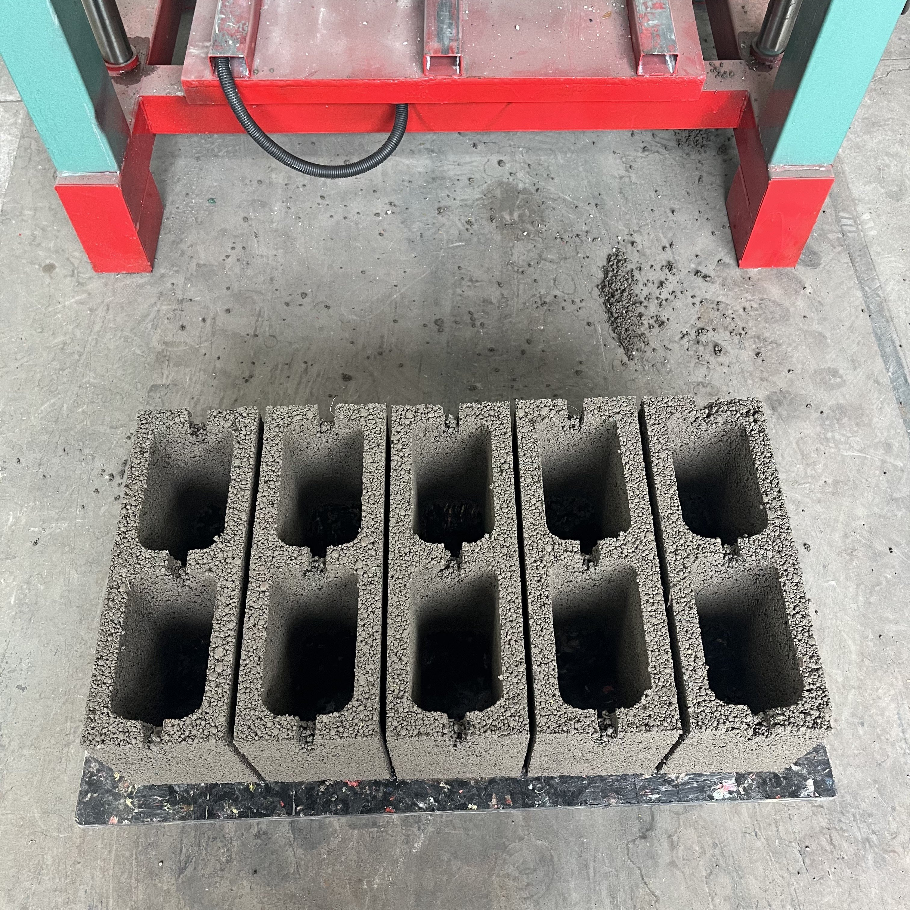 brick making machine by mixing sand & melt plastic brick making machinery first brick 75mm