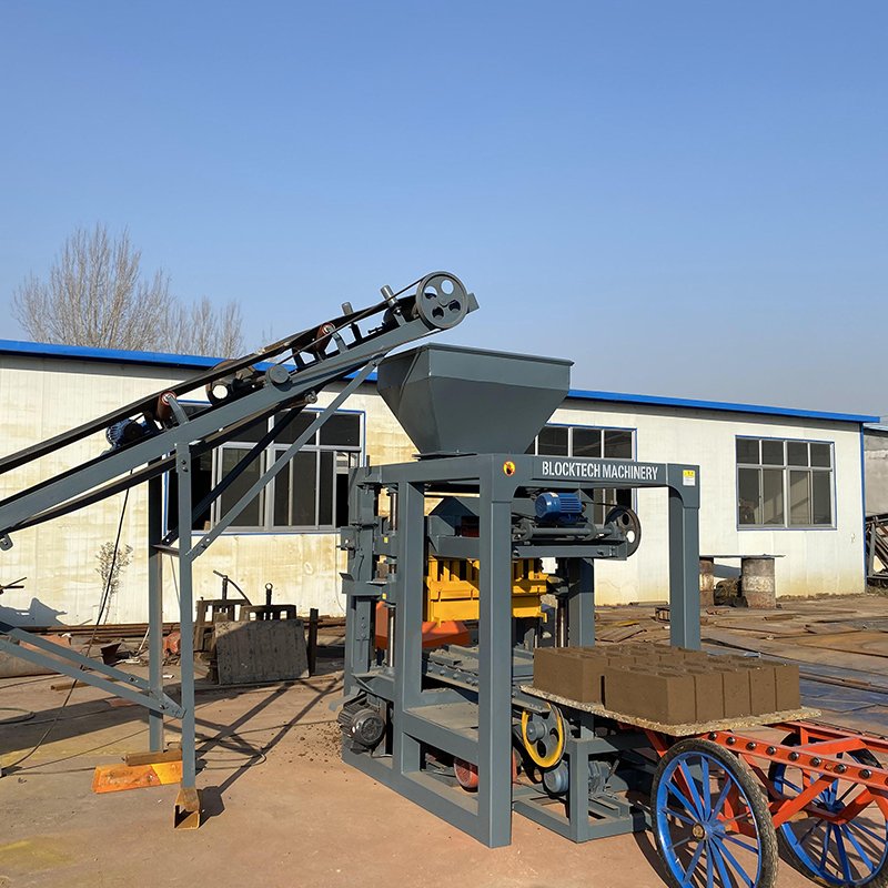 BLOCKTECH With material and 1 set mould free QT4-24 brick making machinery